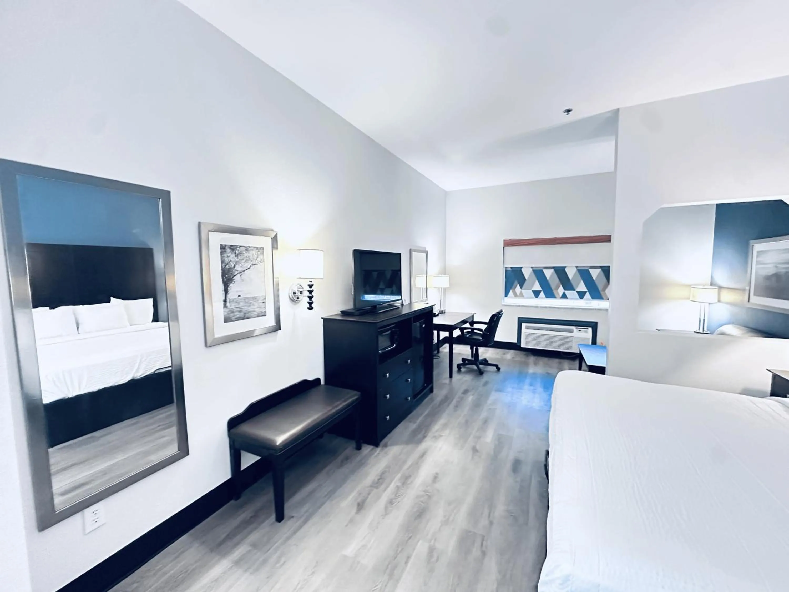 Photo of the whole room, Bed in Baymont by Wyndham Ardmore I-35