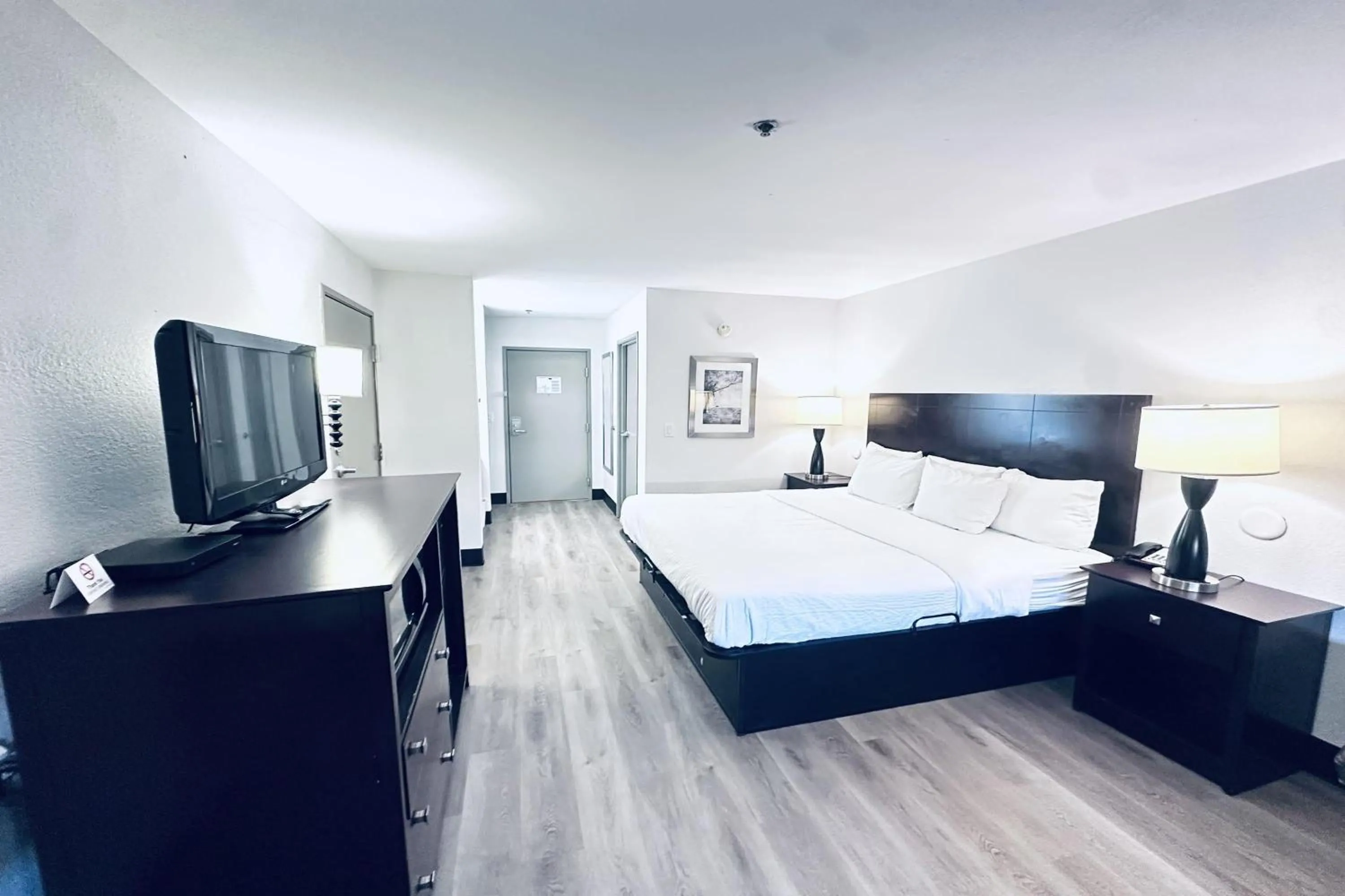 Photo of the whole room, Bed in Baymont by Wyndham Ardmore I-35