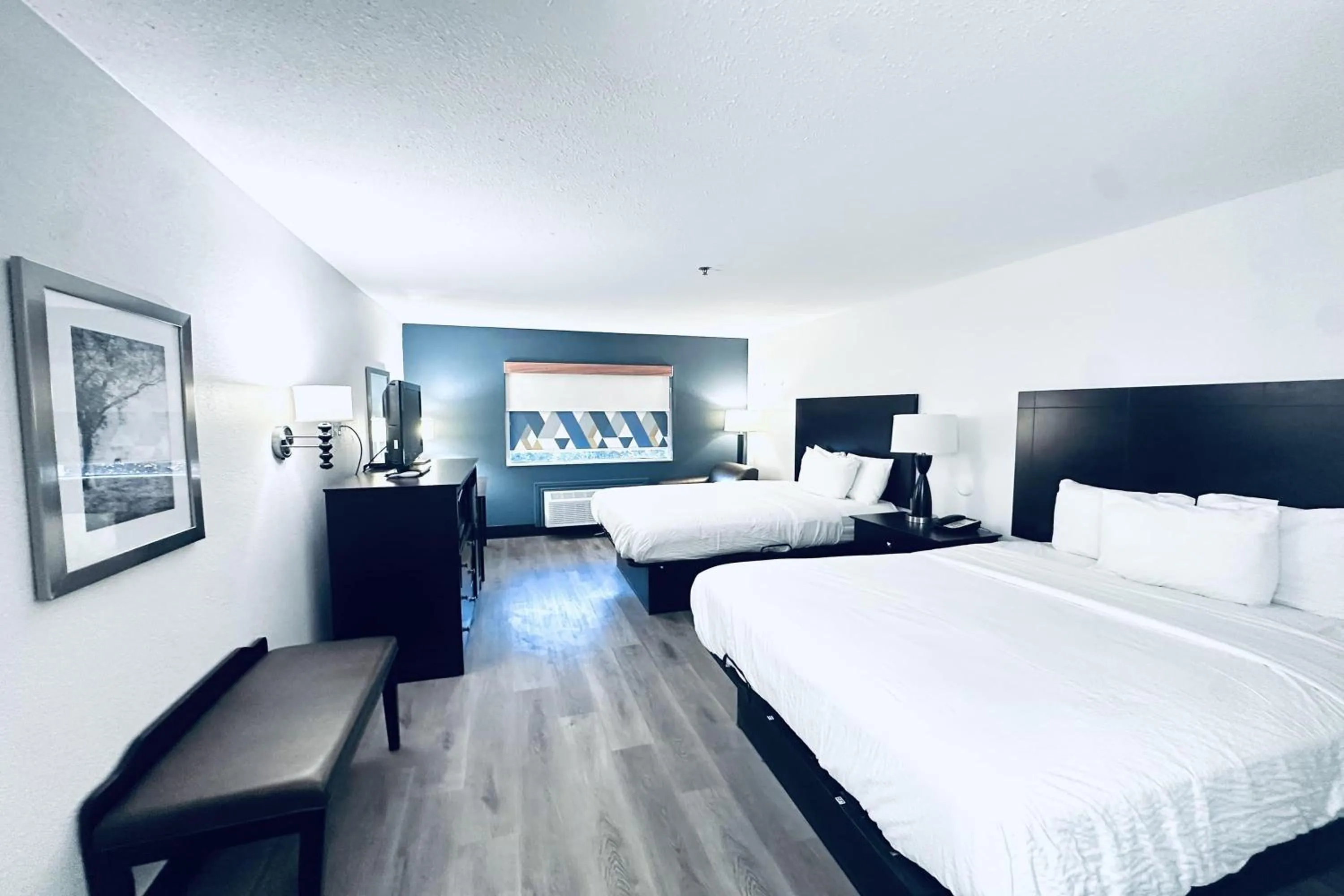 Photo of the whole room, Bed in Baymont by Wyndham Ardmore I-35