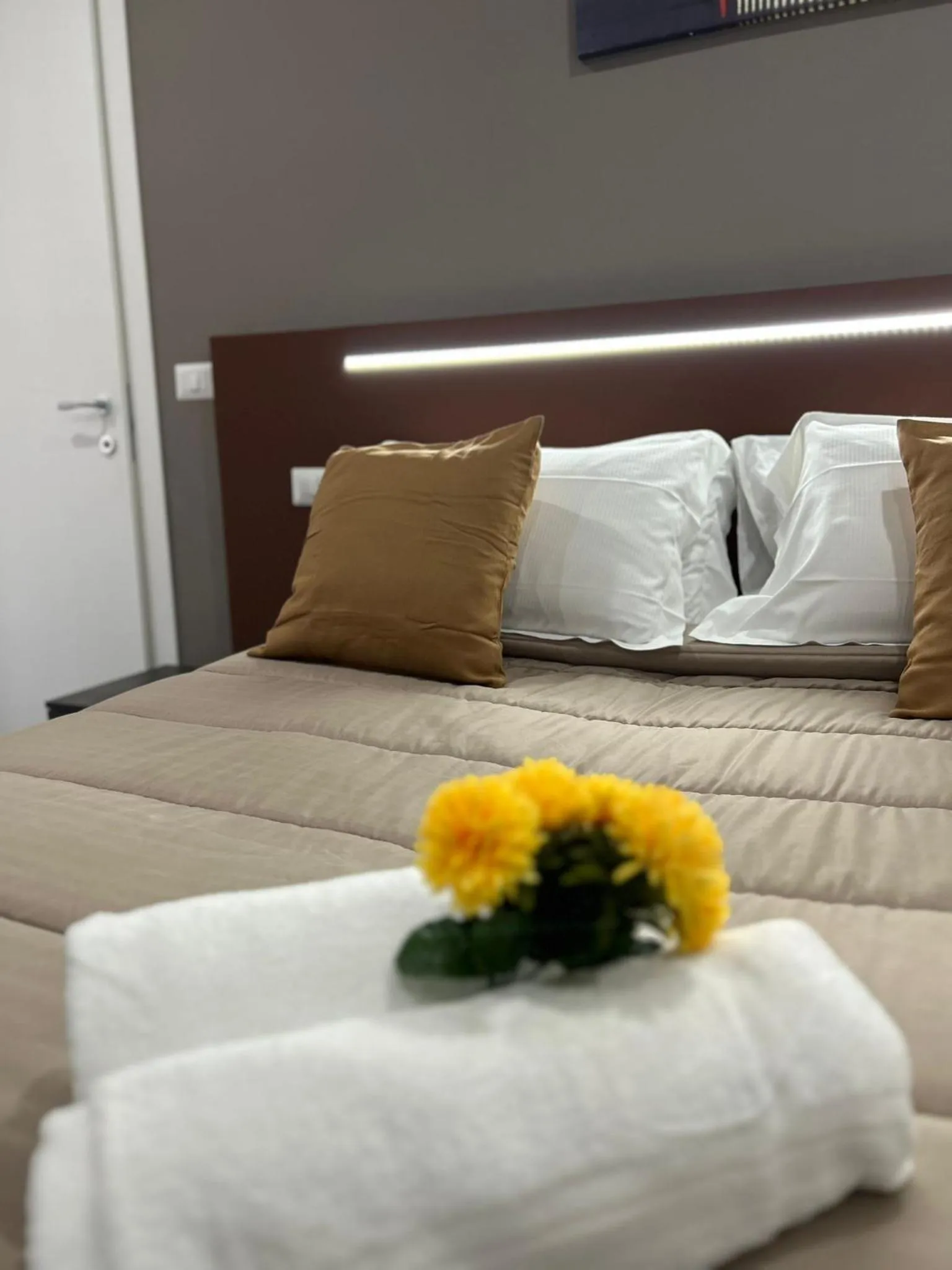 Bedroom, Bed in Hotel apartments Crisvan