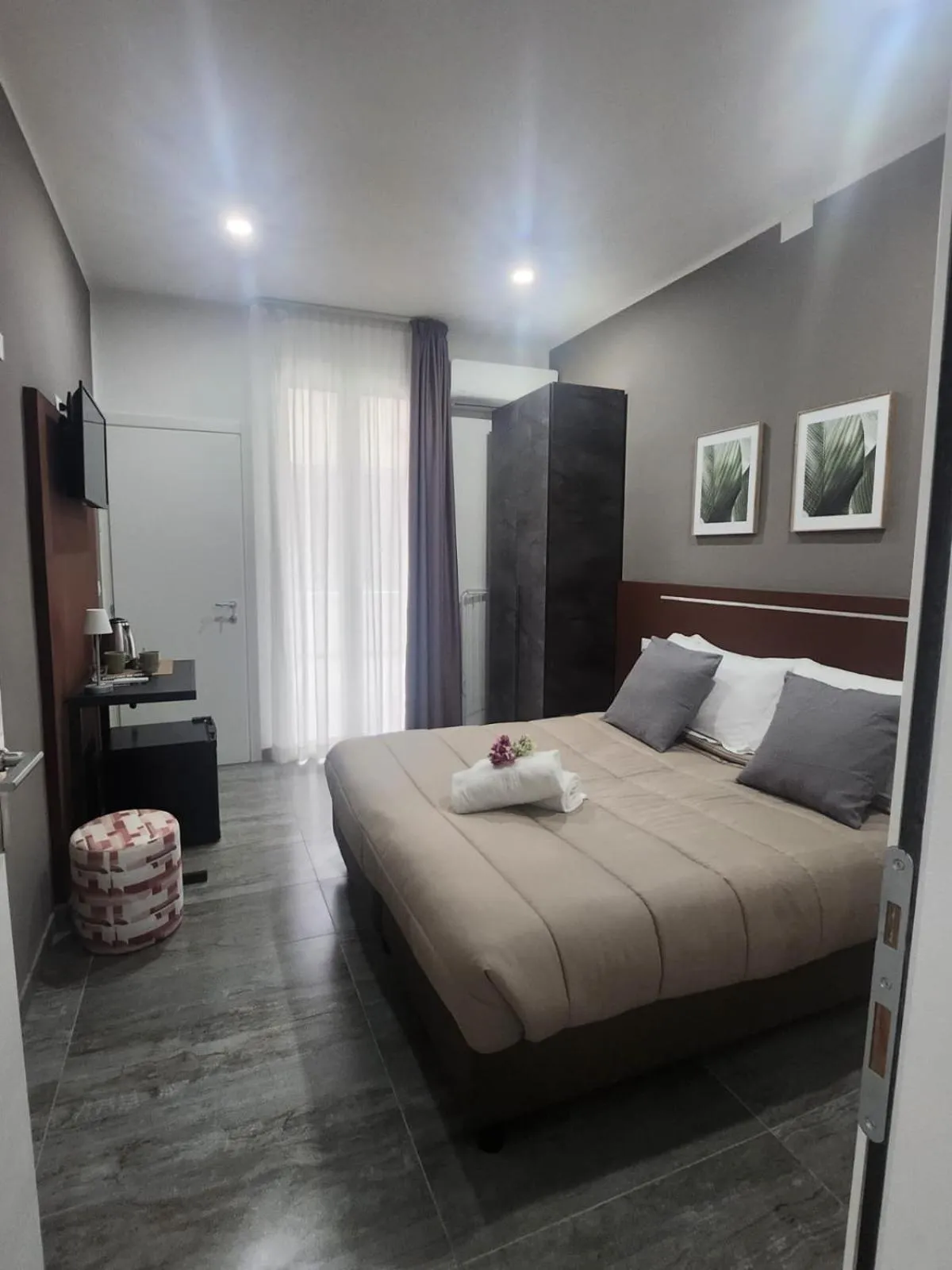 Bed in Hotel apartments Crisvan