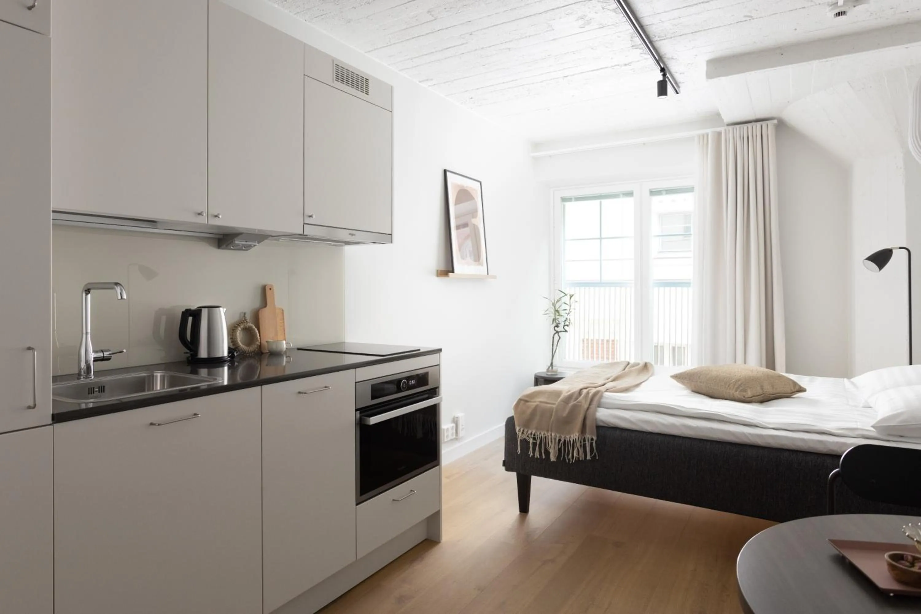 Photo of the whole room, Bed in Noli Katajanokka II