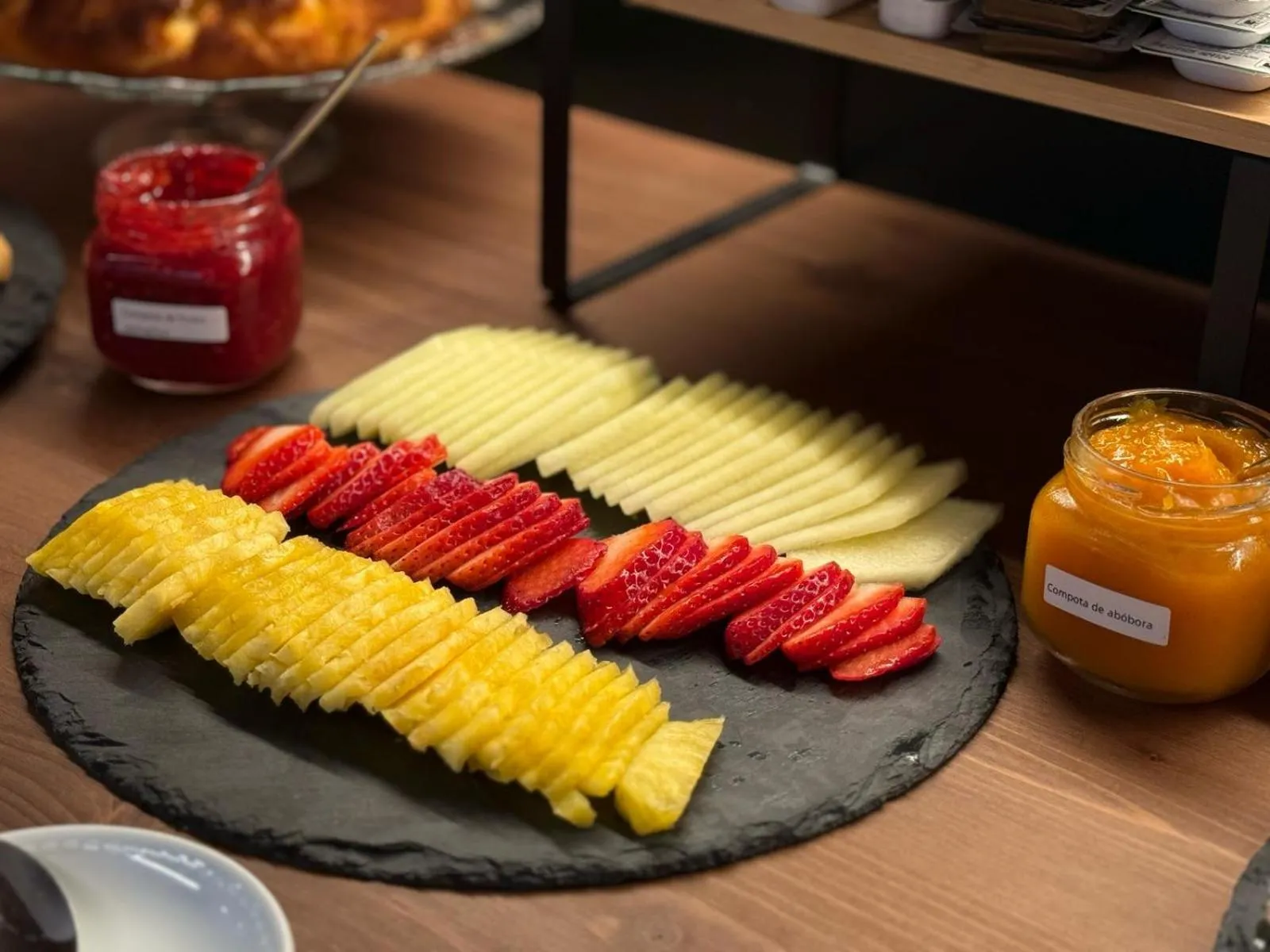 Buffet breakfast in Quinta da Amendoeira - Évora - The Farmhouse