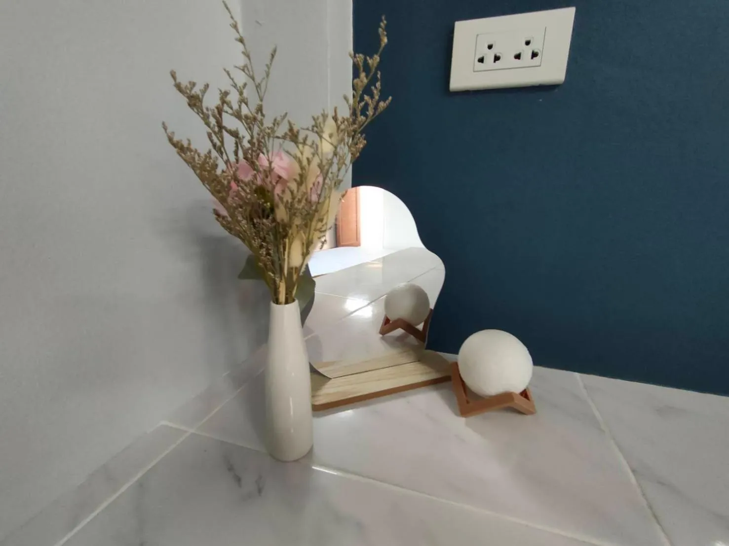 Decorative detail in โรงแรมดีดีธาราอิน - DD tara inn