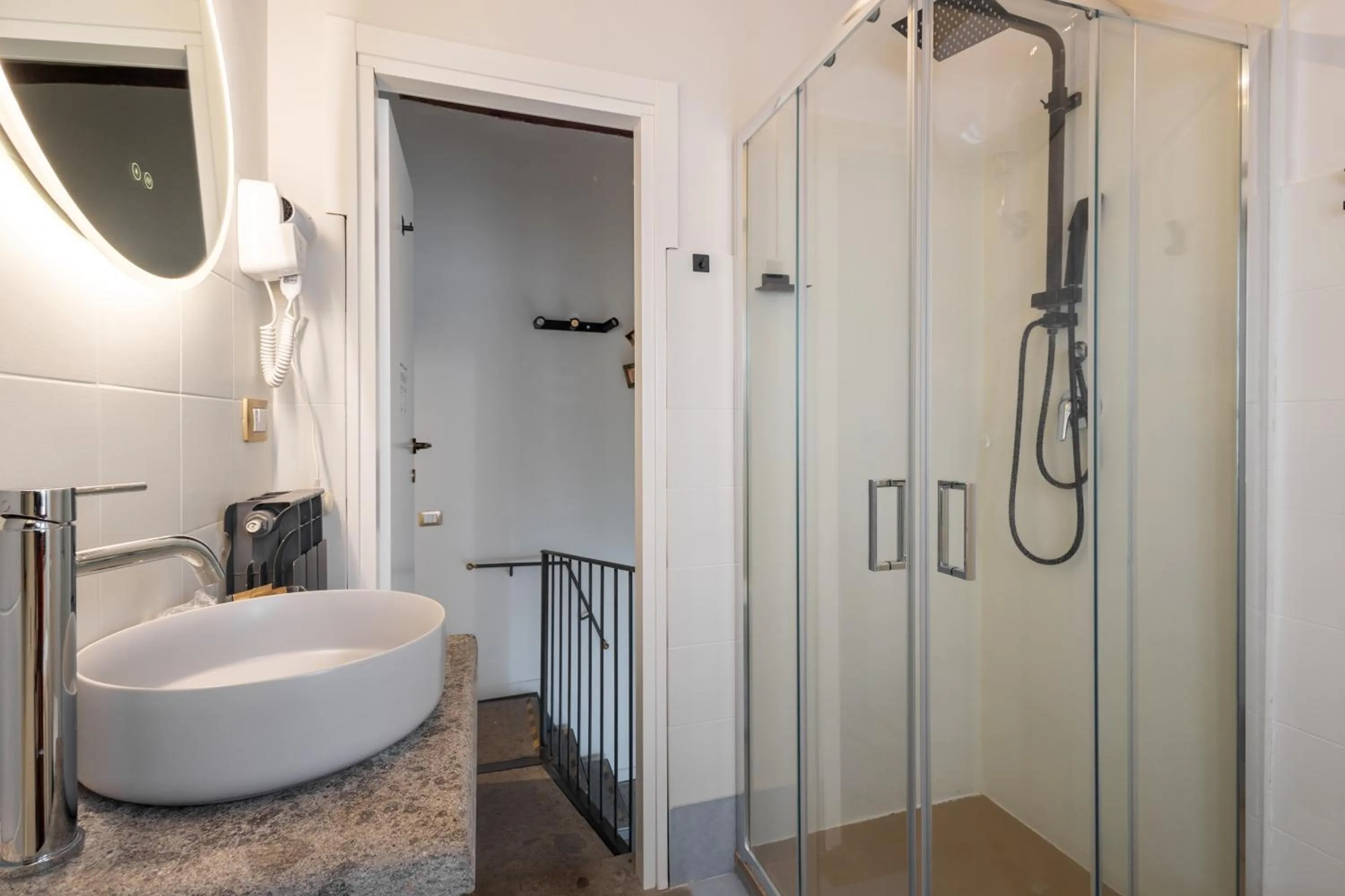 Shower in SOHO Piaggiarelle by Dasso - Guest House