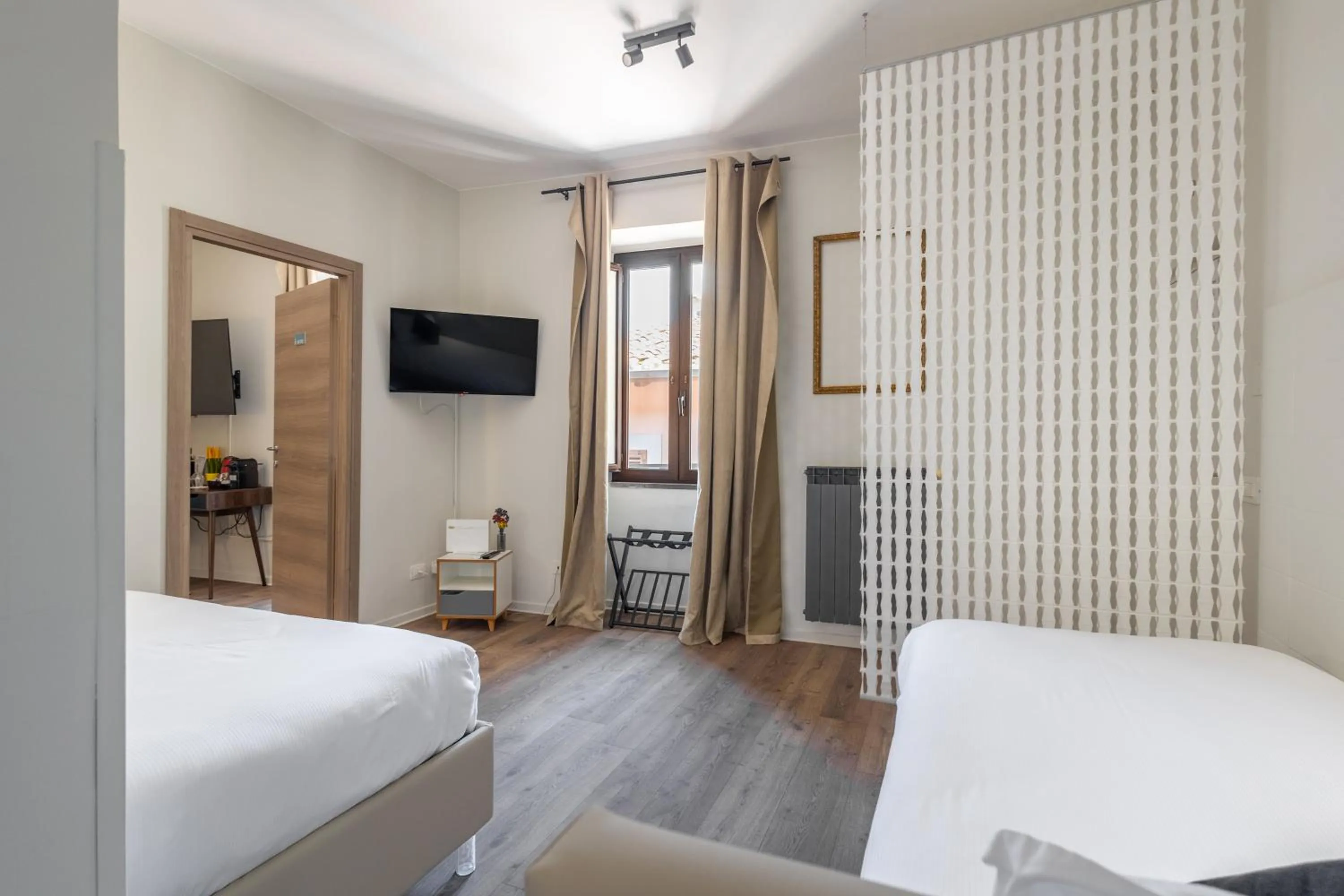 TV and multimedia, Bed in SOHO Piaggiarelle by Dasso - Guest House