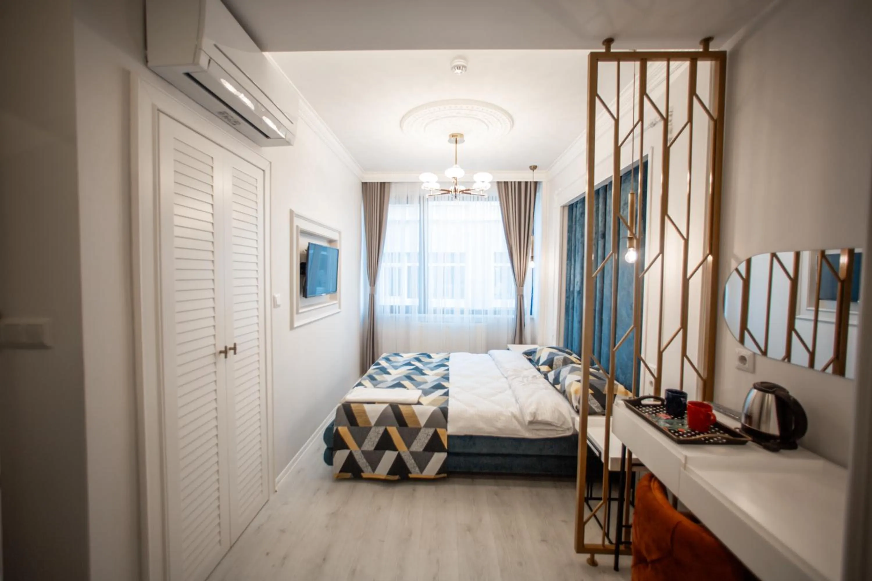 Photo of the whole room, Bed in Megalos Galata Hotel