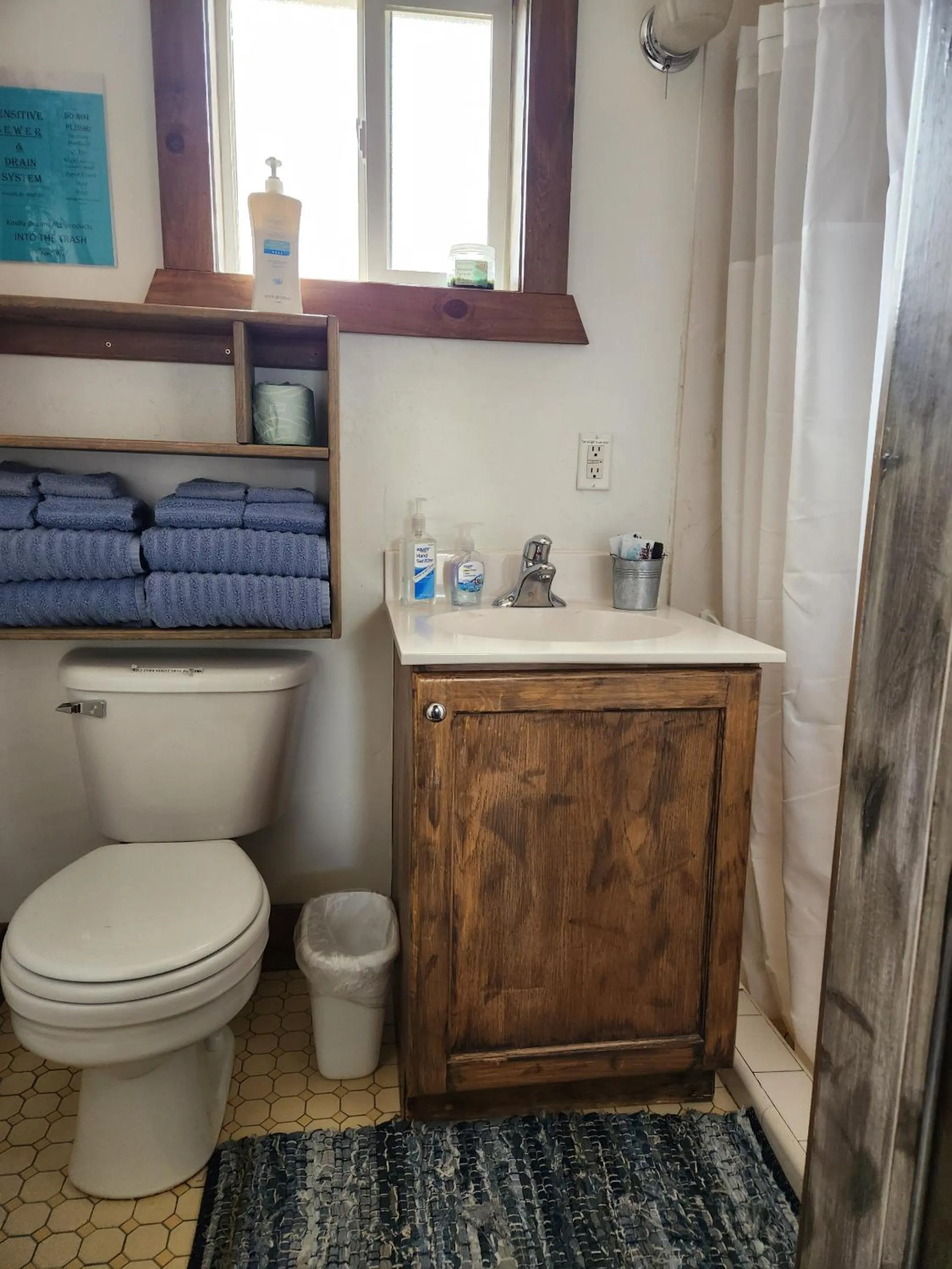 Bathroom in Cowboy Country Inn