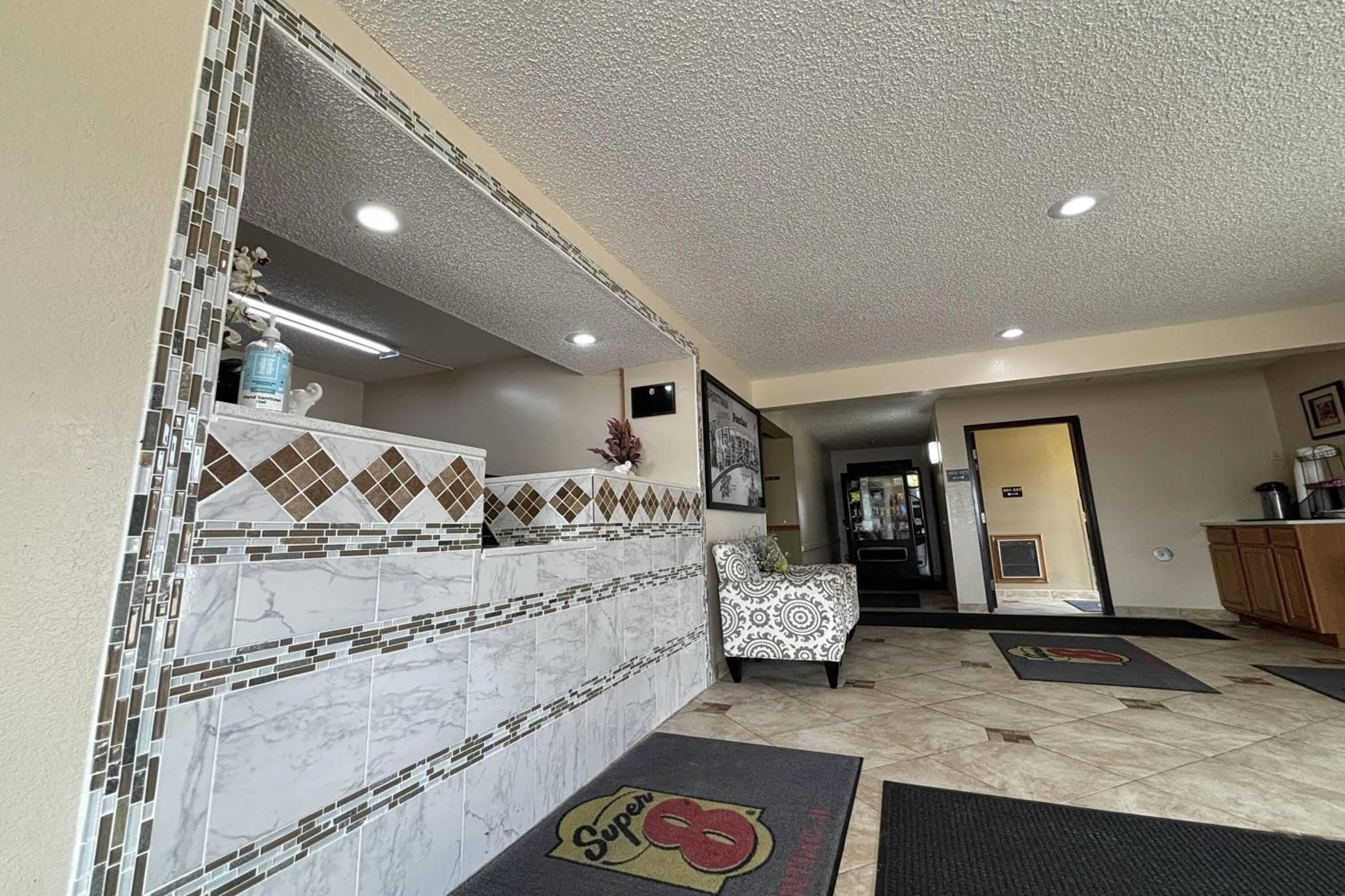 Lobby or reception in Super 8 by Wyndham Pontiac