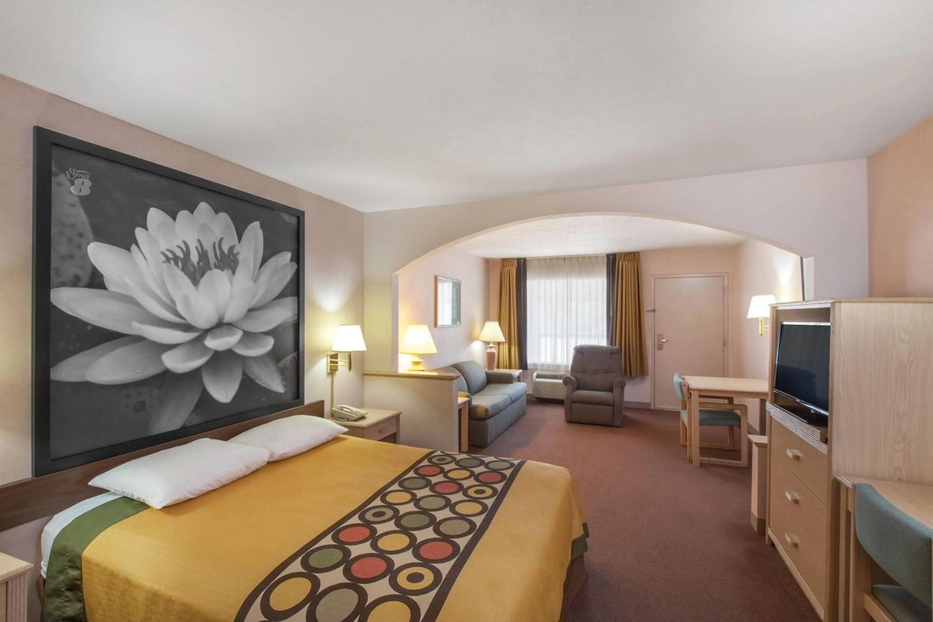 Photo of the whole room, Bed in Super 8 by Wyndham Jasper TX