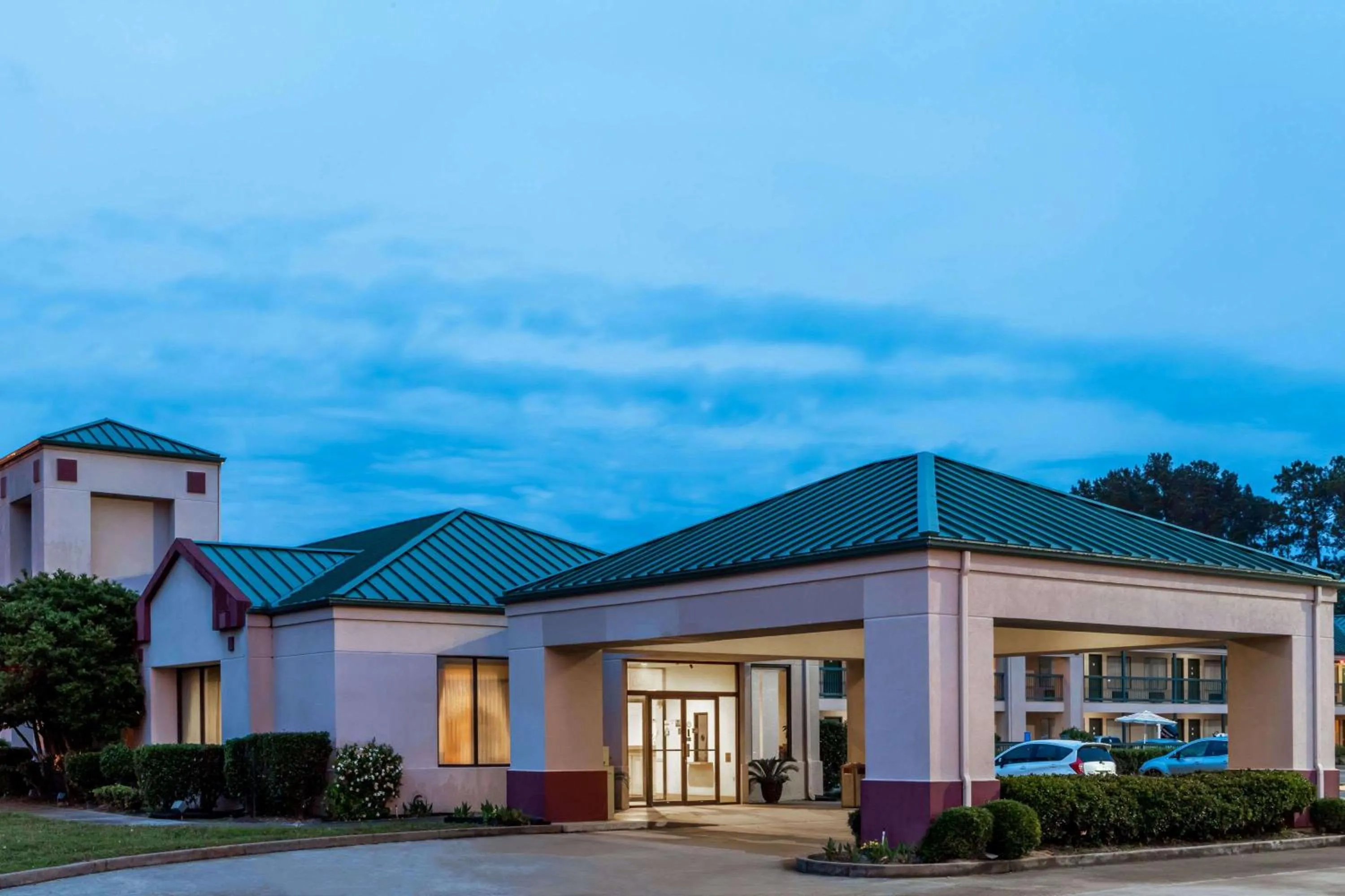 Property building in Super 8 by Wyndham Jasper TX