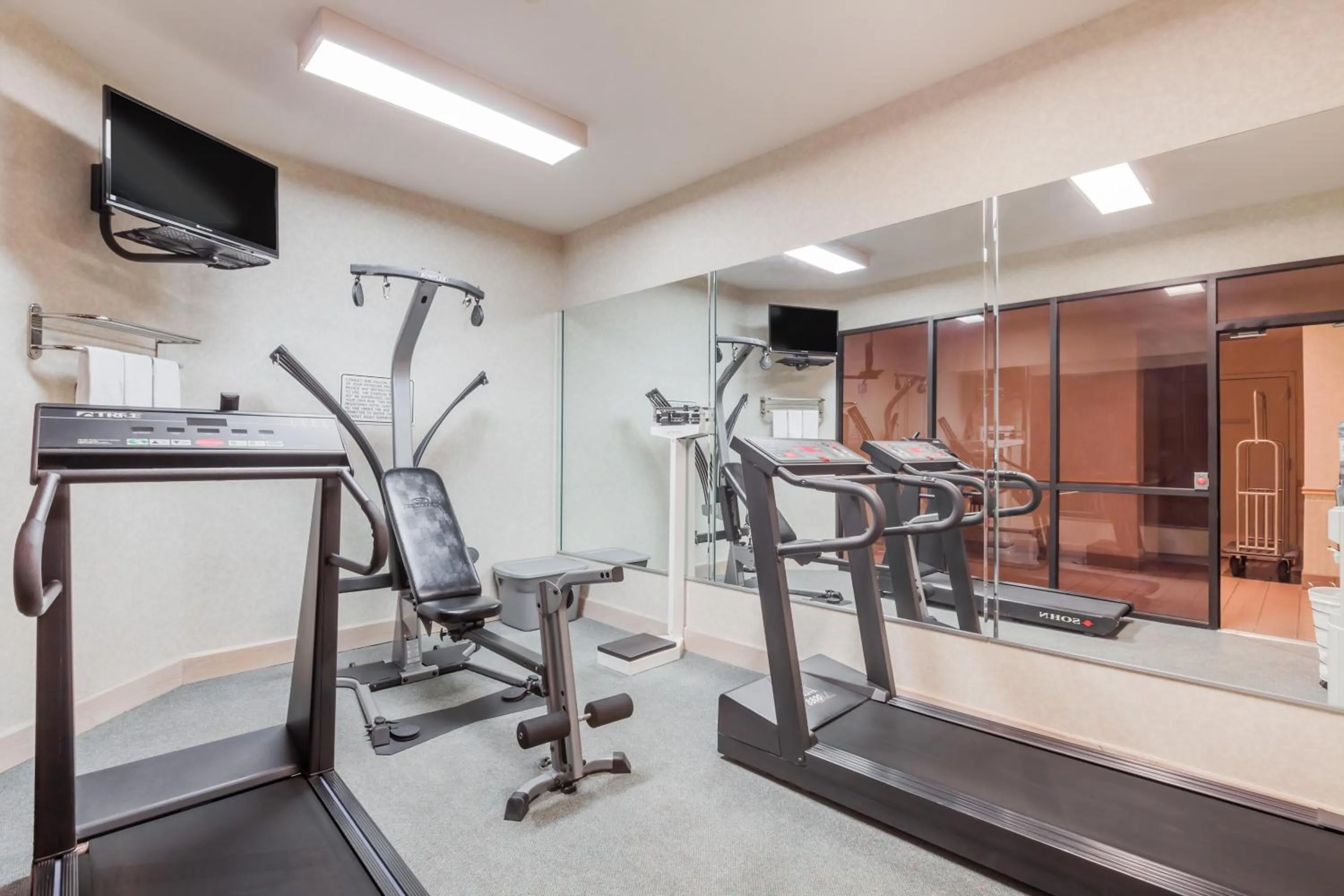 Fitness centre/facilities in Super 8 by Wyndham Jasper TX