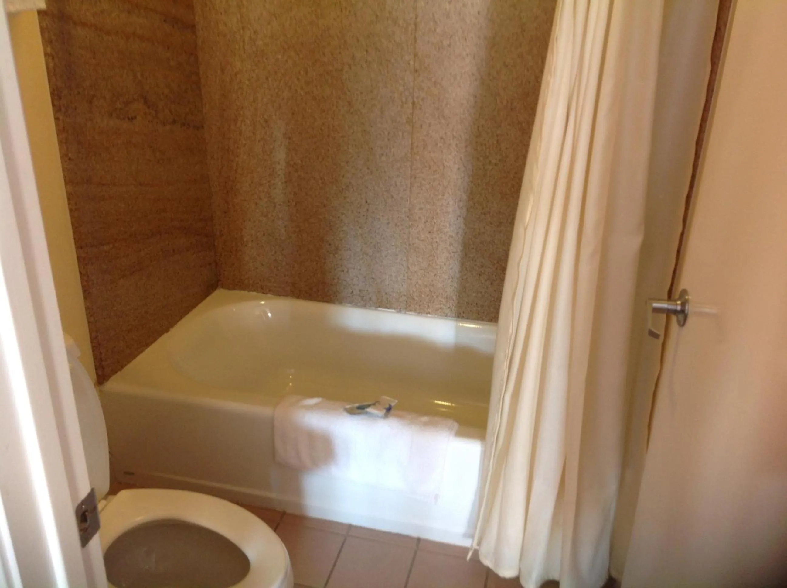 Executive Inn & Suites