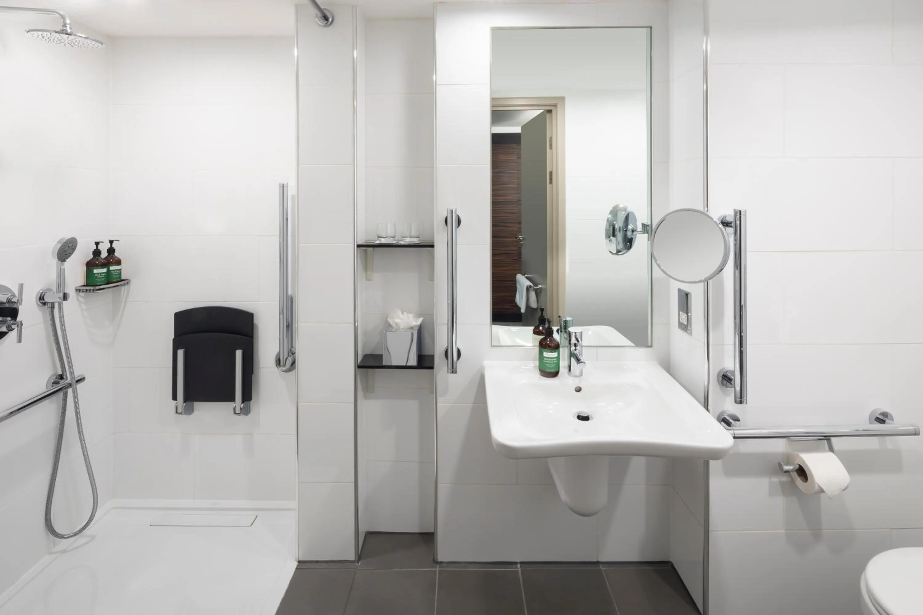 Shower in Crowne Plaza Glasgow by IHG