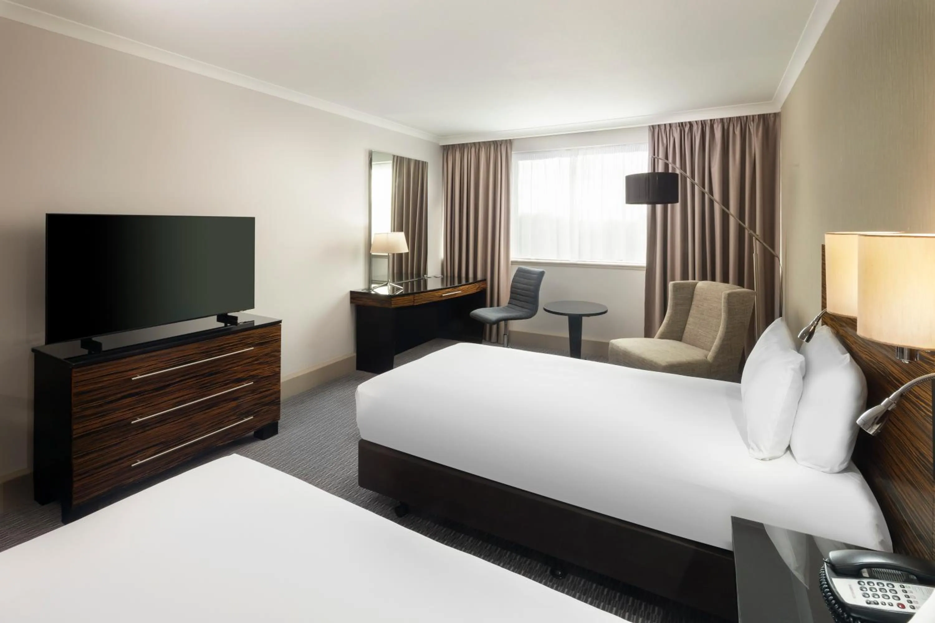TV and multimedia, Bed in Crowne Plaza Glasgow by IHG