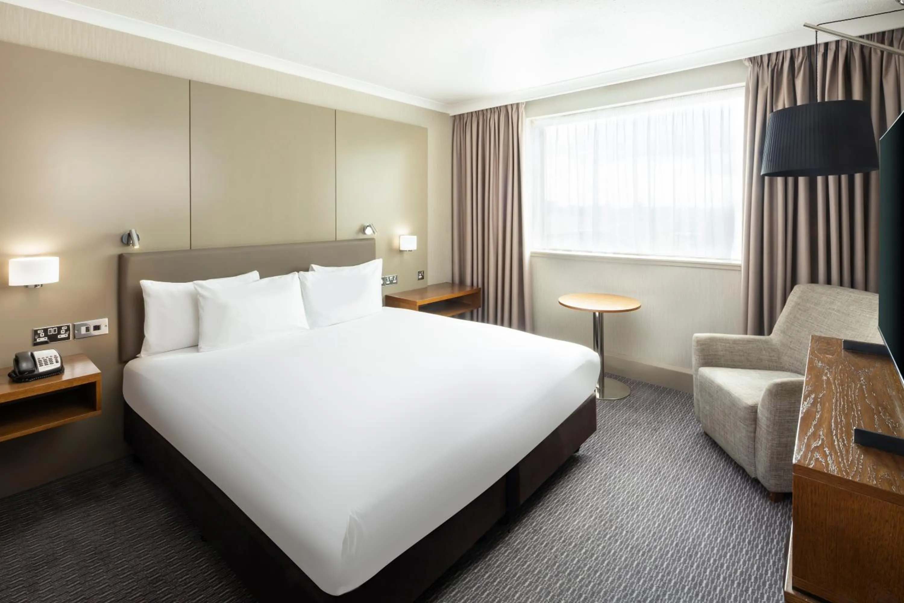View (from property/room), Bed in Crowne Plaza Glasgow by IHG