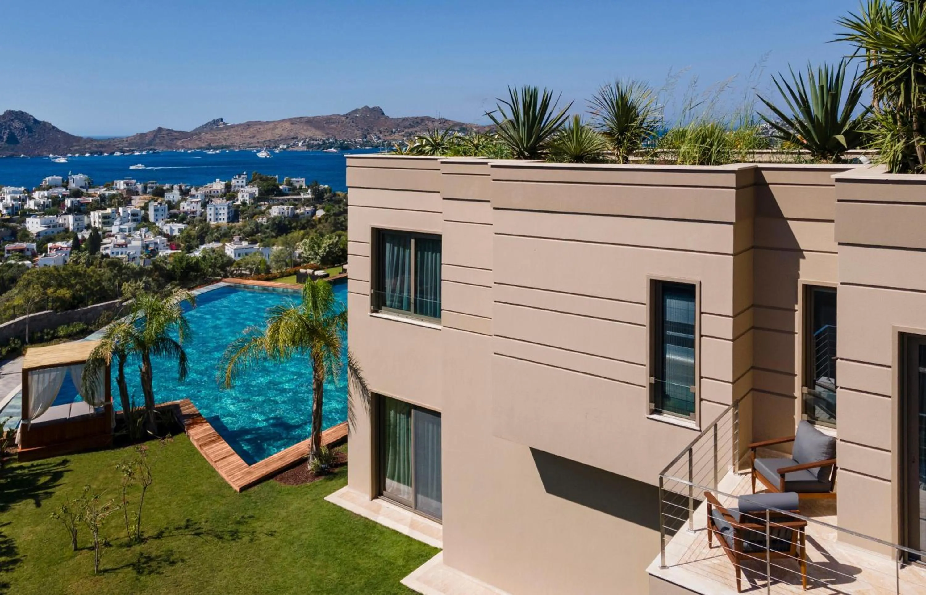 Property building in Ailla Yalıkavak