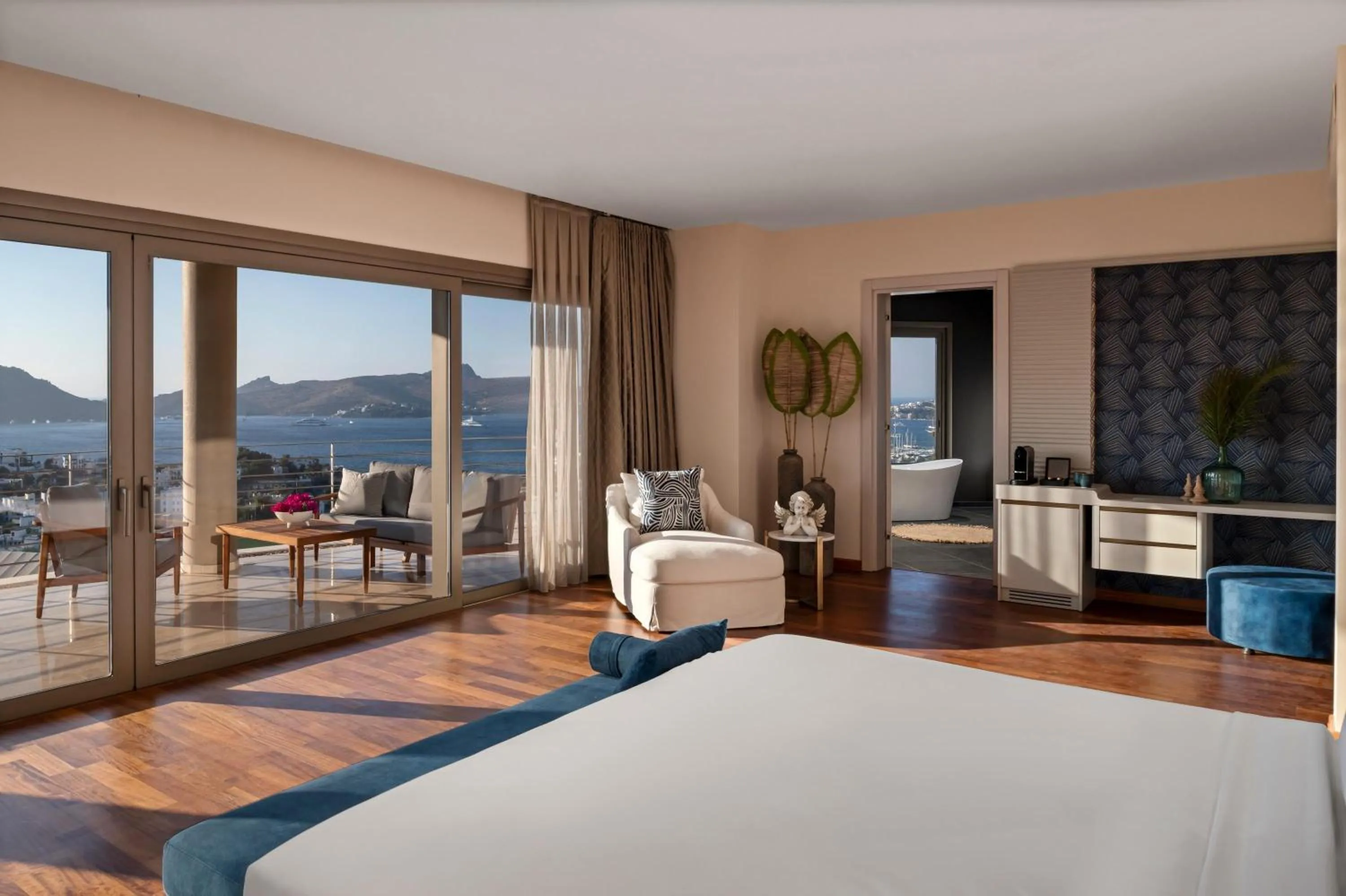 Photo of the whole room, Bed in Ailla Yalıkavak