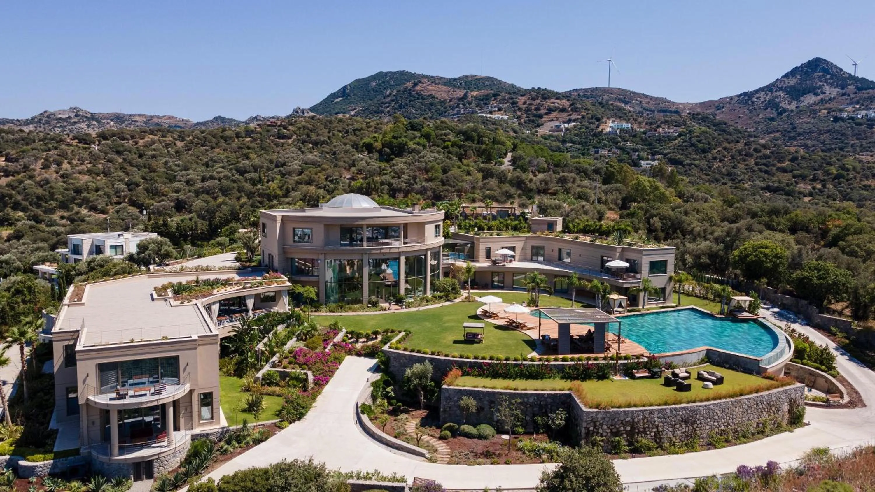 Property building in Ailla Yalıkavak