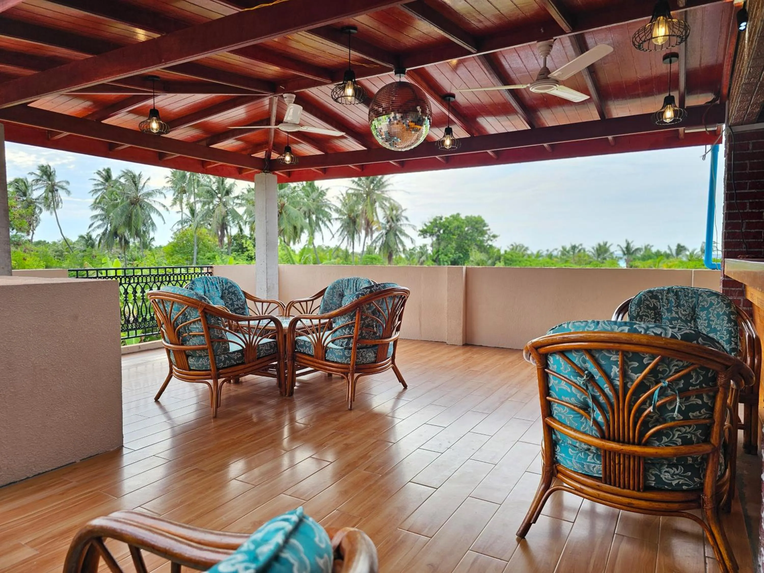 Seating area in White Sand Inn