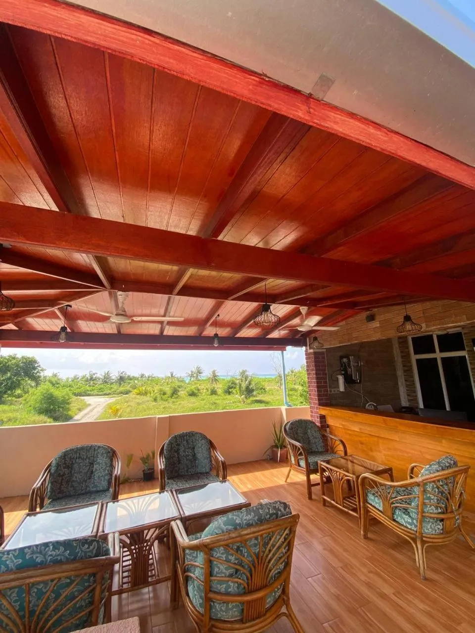 Restaurant/places to eat in White Sand Inn