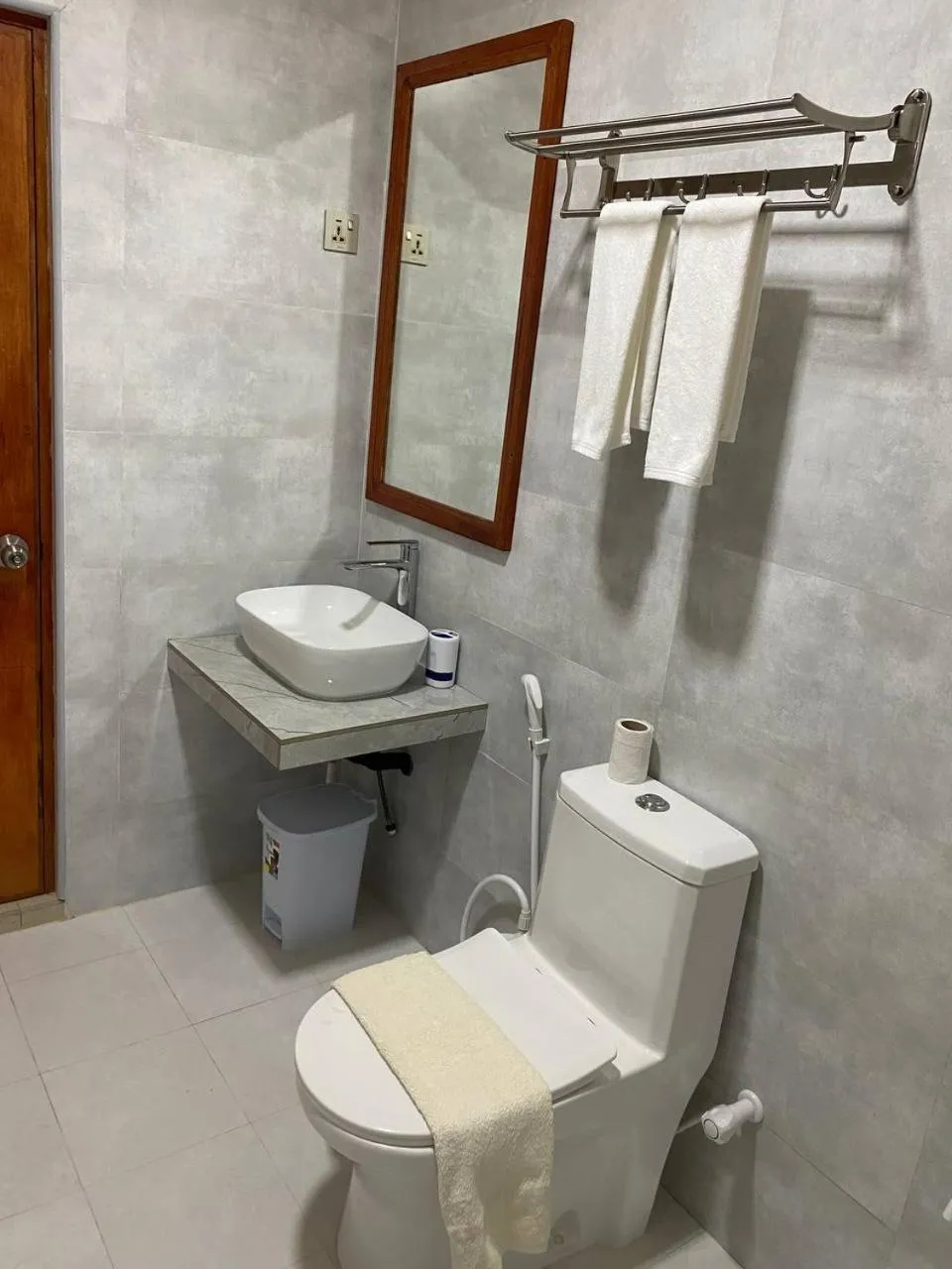 Toilet in White Sand Inn