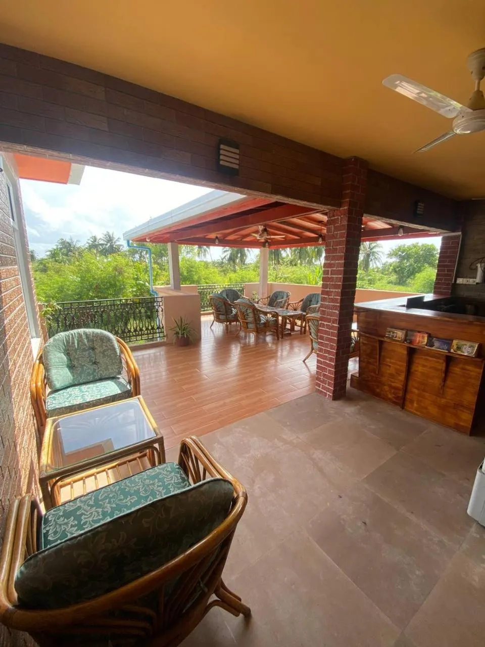 Restaurant/places to eat in White Sand Inn