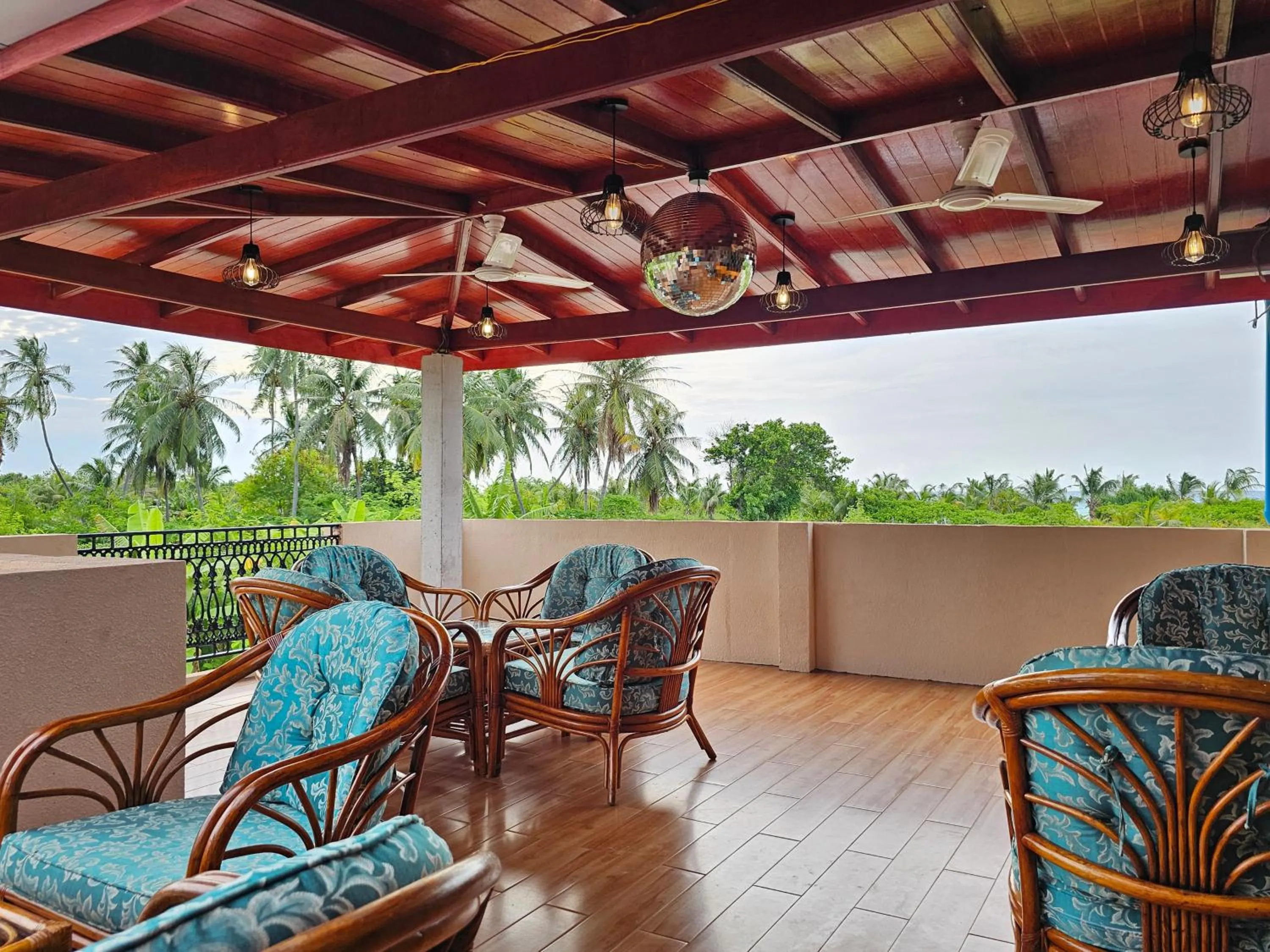 Seating area in White Sand Inn