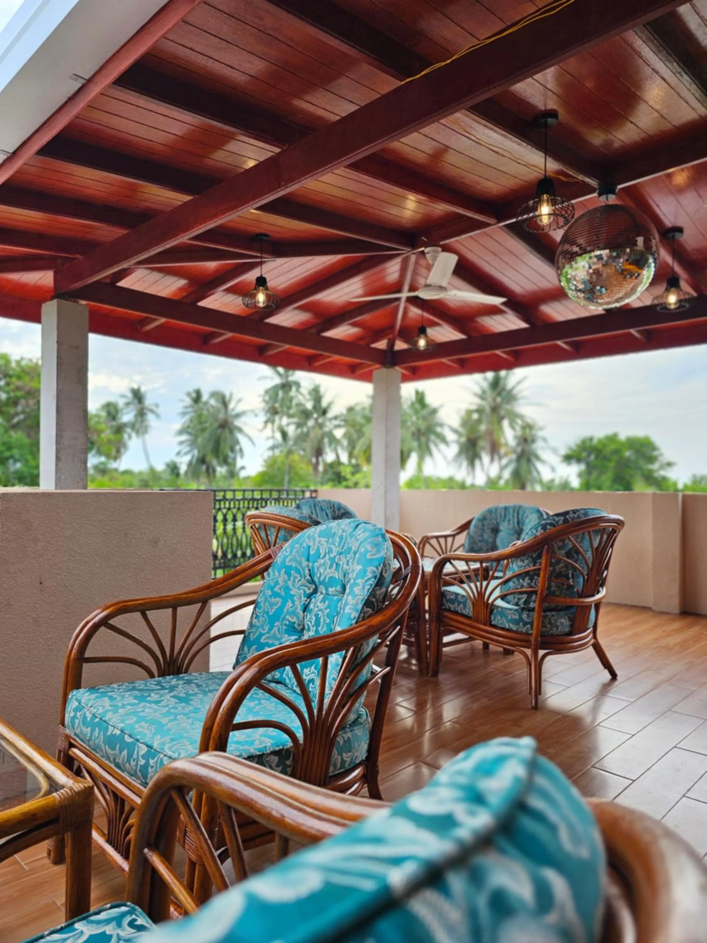 Seating area in White Sand Inn