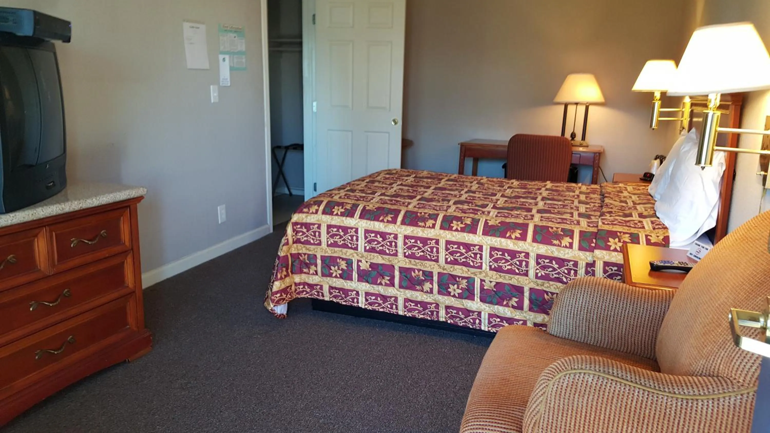 Bed in Pacific Motel