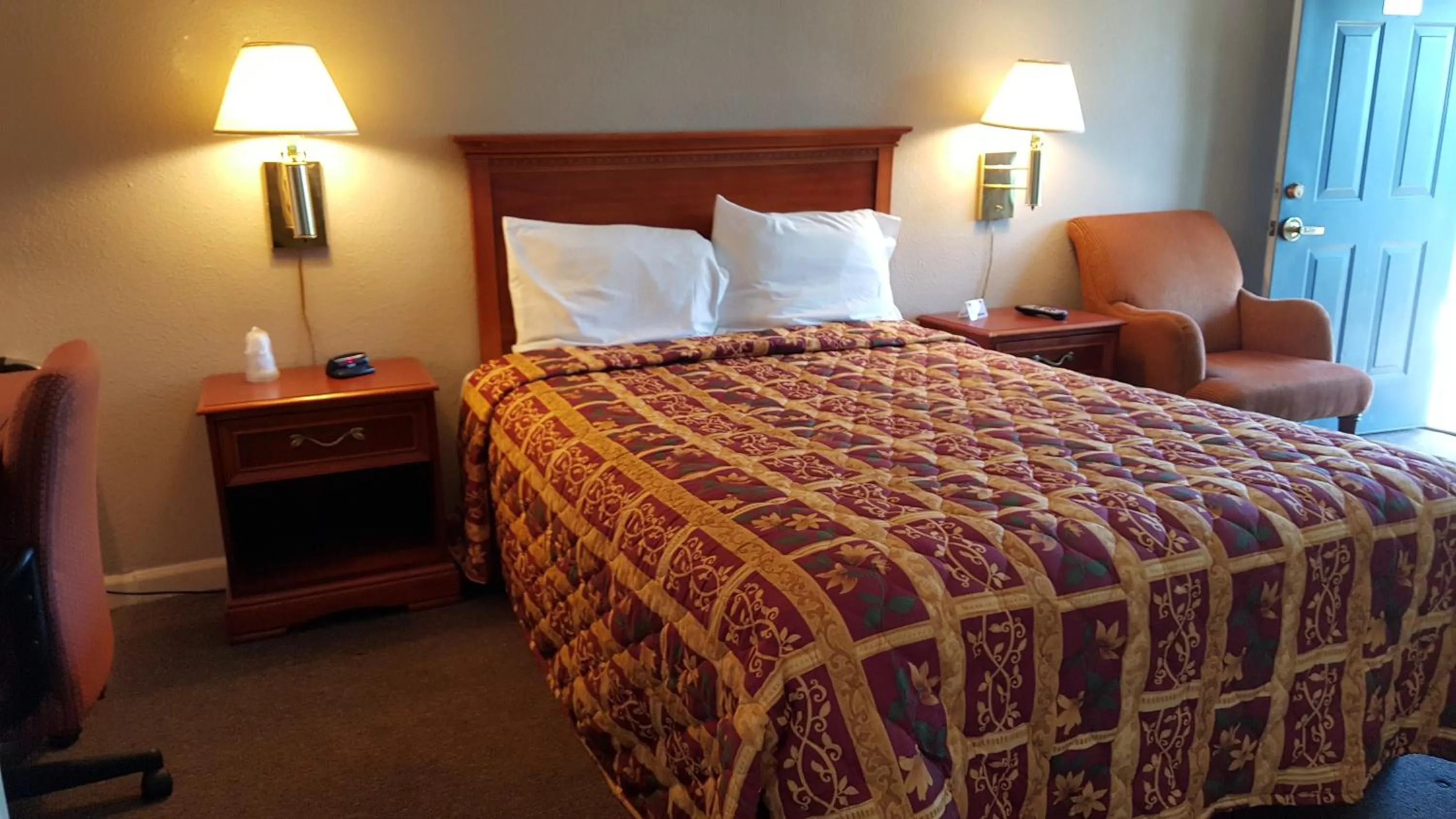 Bed in Pacific Motel