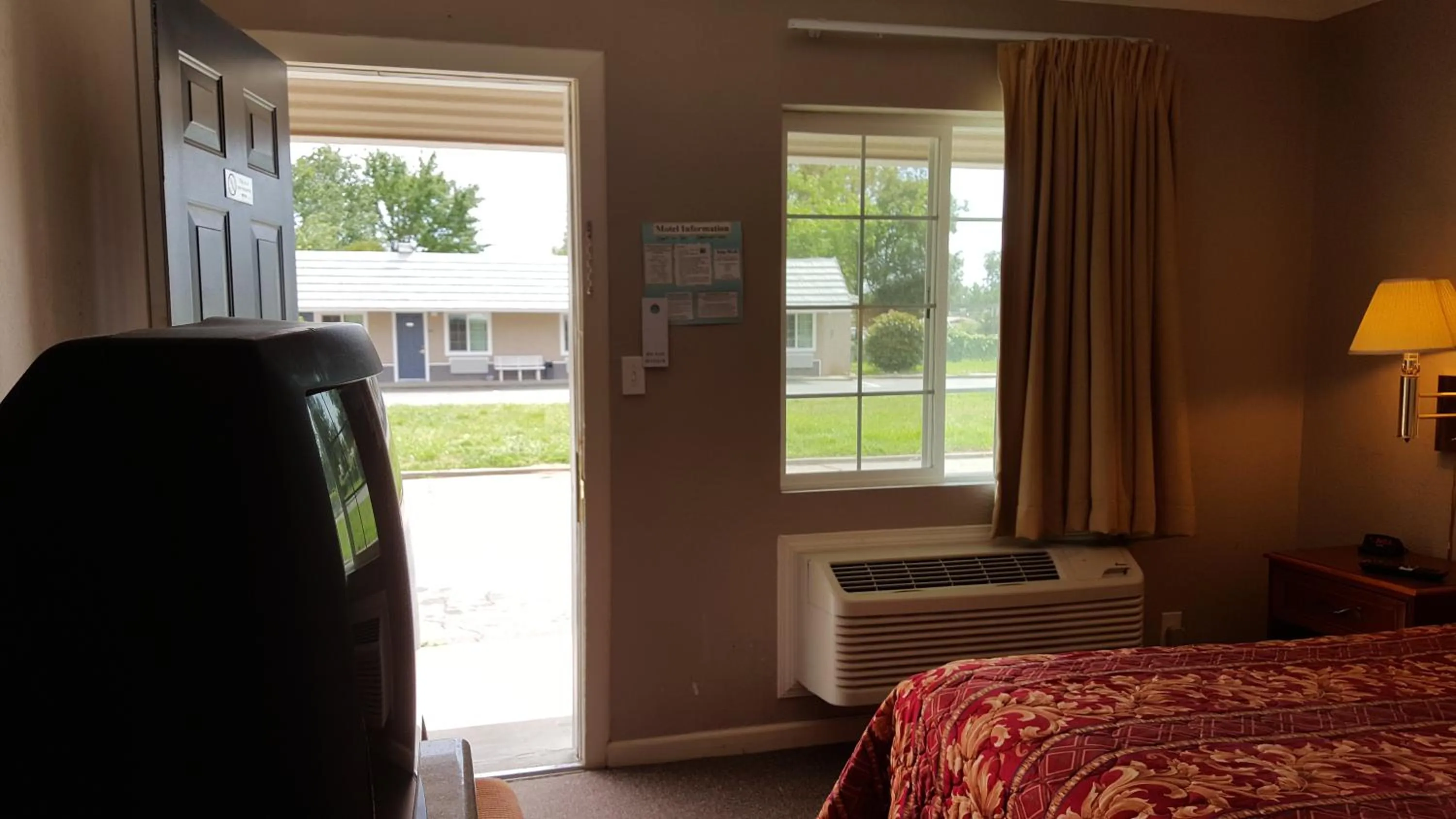 Bed in Pacific Motel