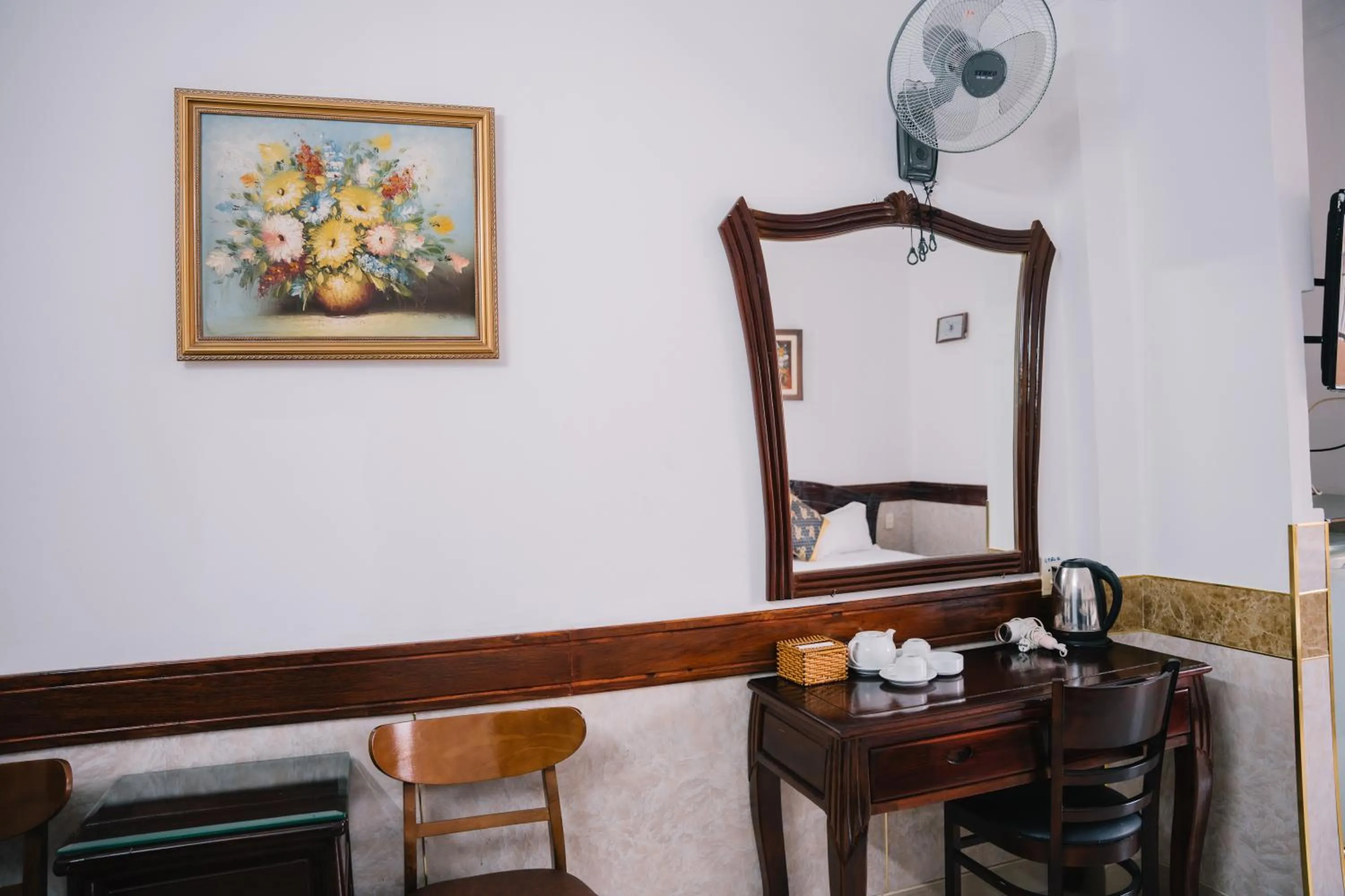 Seating area in HUNG HUONG HOTEL
