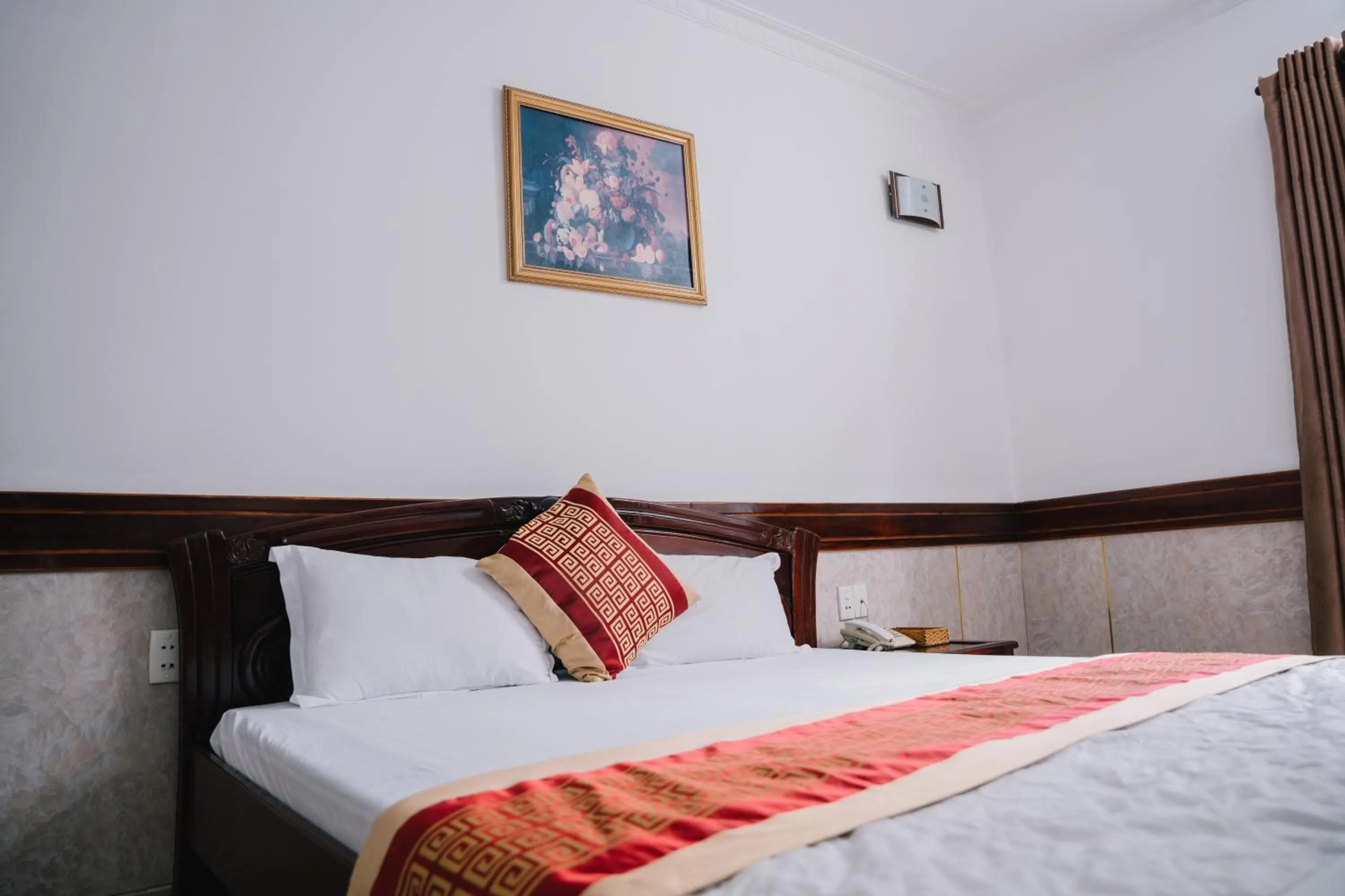 Bed in HUNG HUONG HOTEL