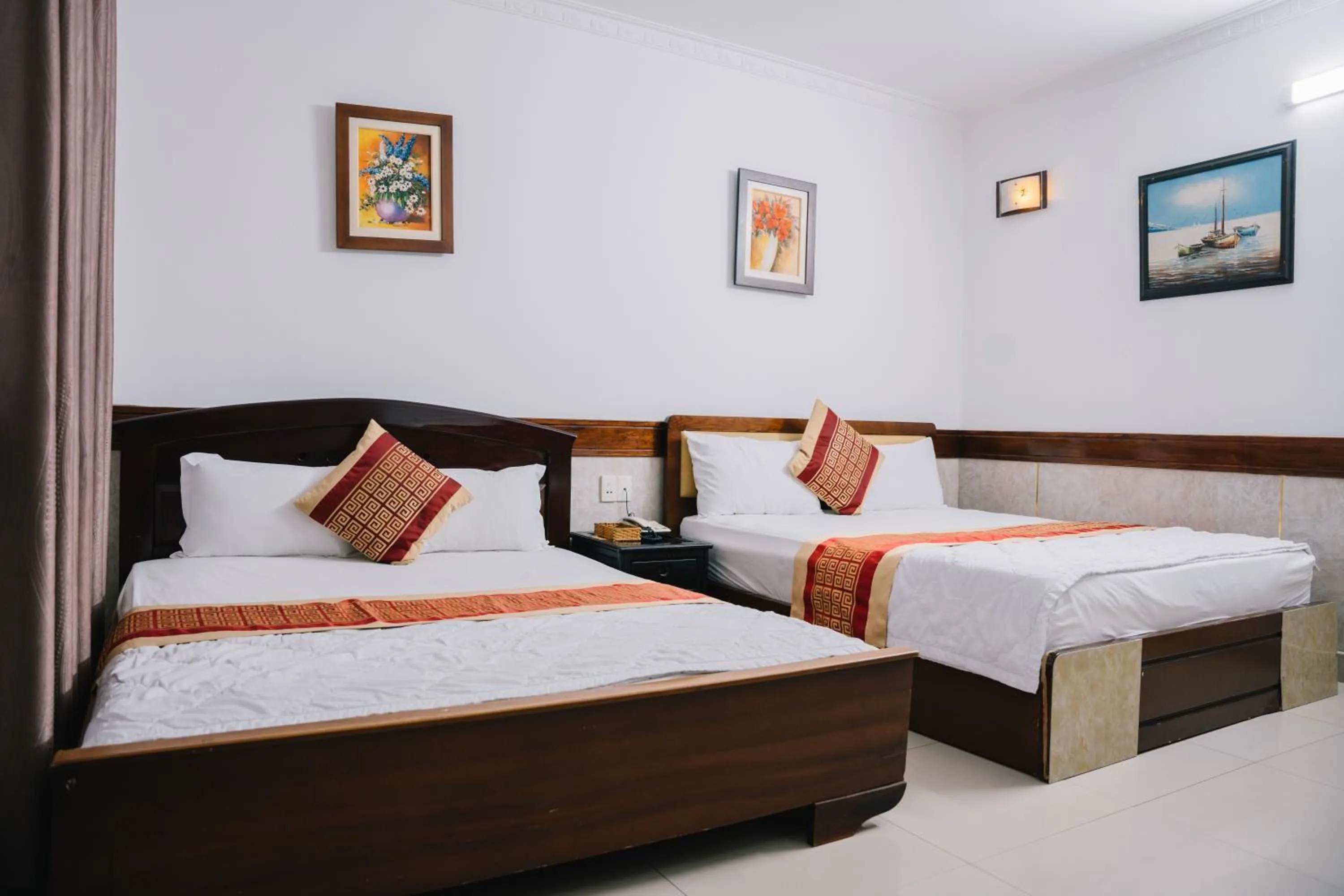 Photo of the whole room, Bed in HUNG HUONG HOTEL