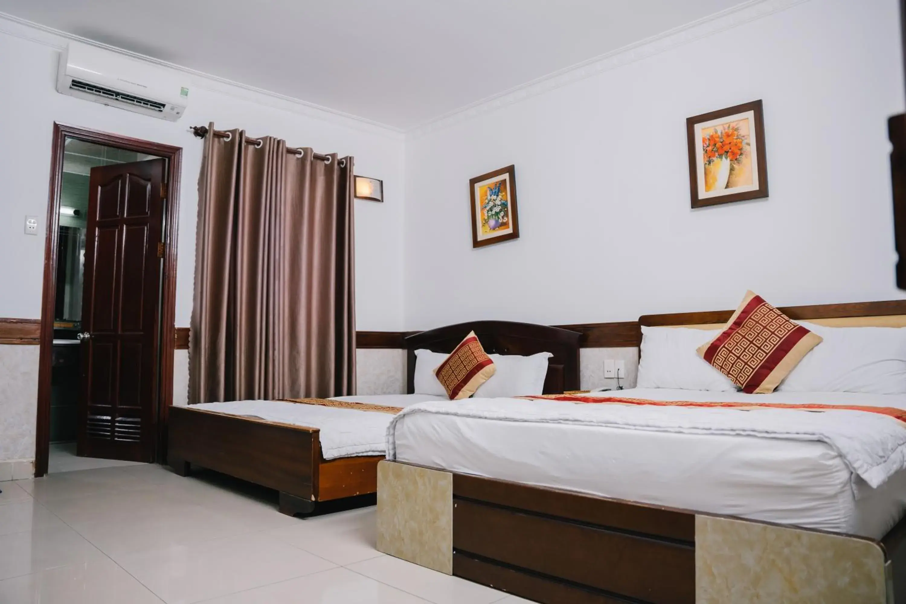 Family Room in HUNG HUONG HOTEL Family Room in HUNG HUONG HOTEL