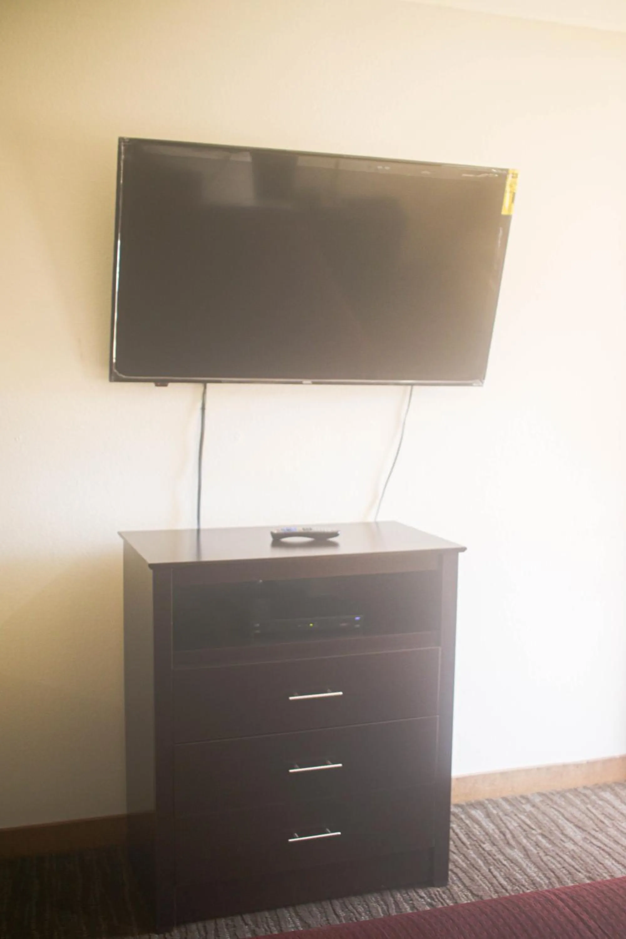 TV/Entertainment Center in King Star Inn