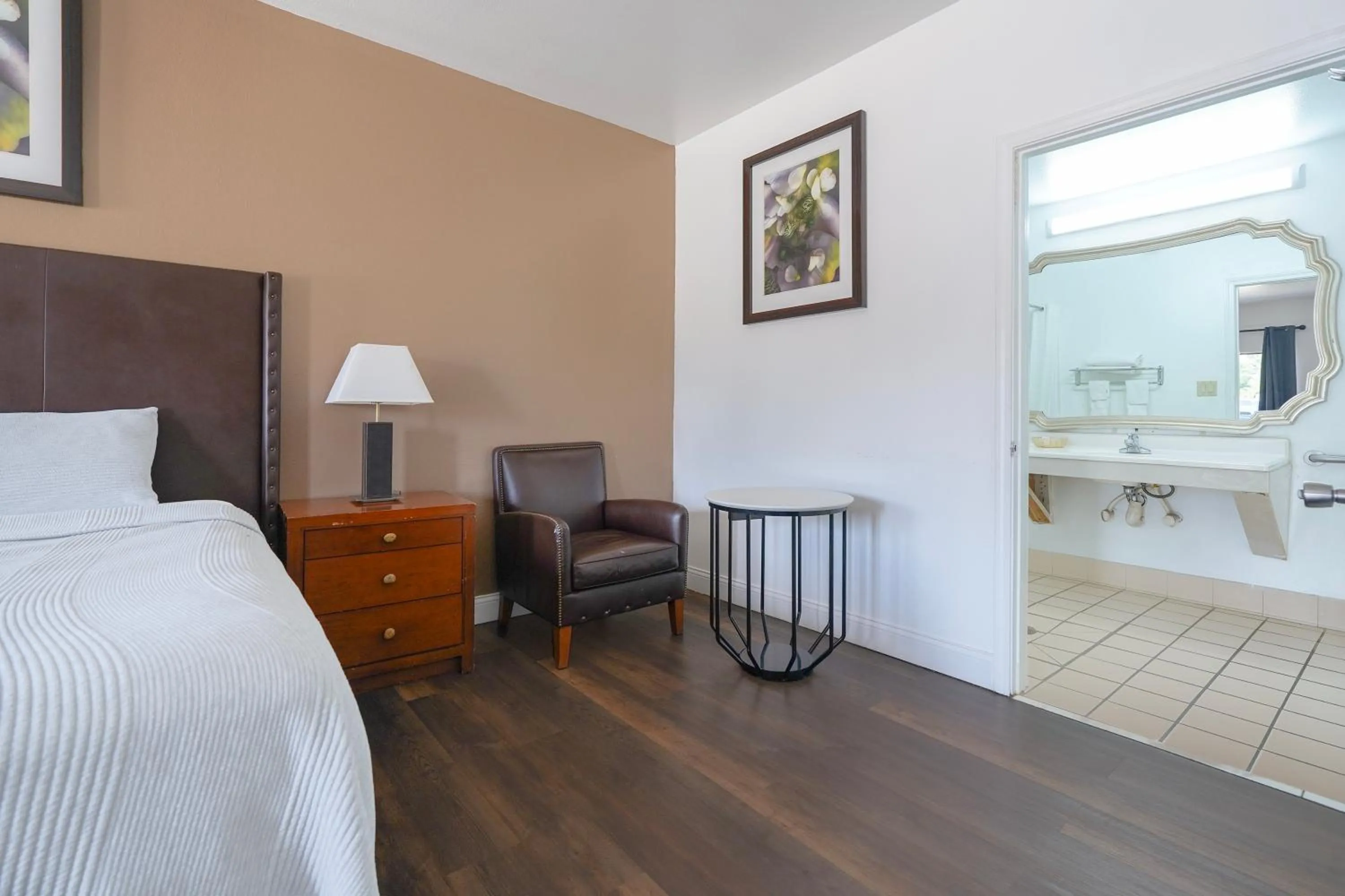 Bedroom, Bed in Budget inn by Oyo San Augustine