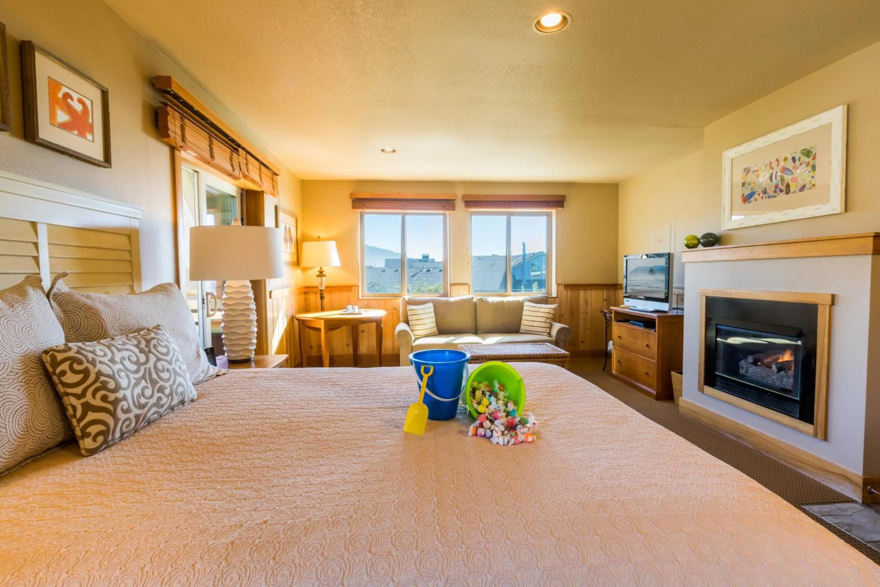 Photo of the whole room, Bed in The Ocean Lodge