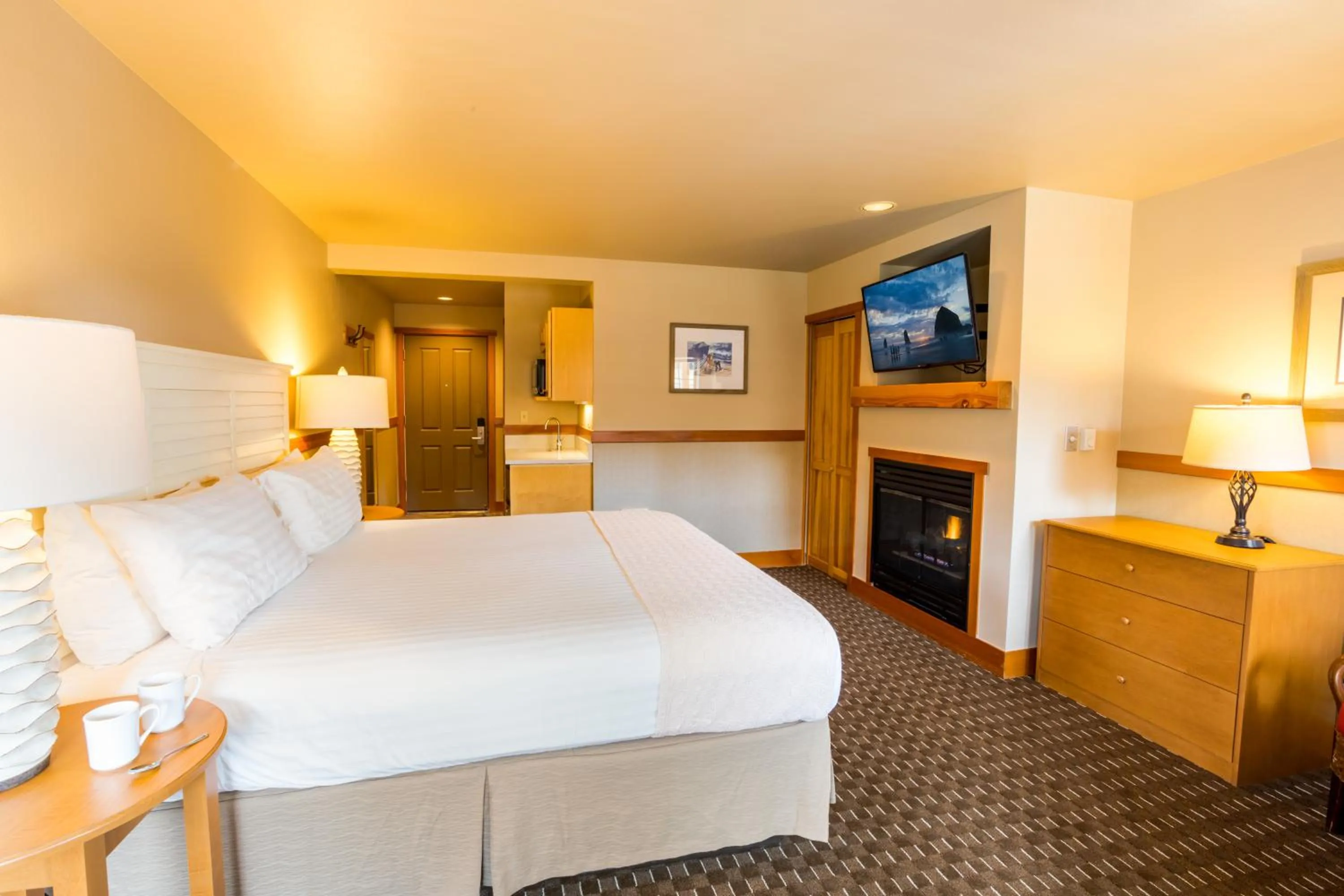 Photo of the whole room, Bed in The Ocean Lodge