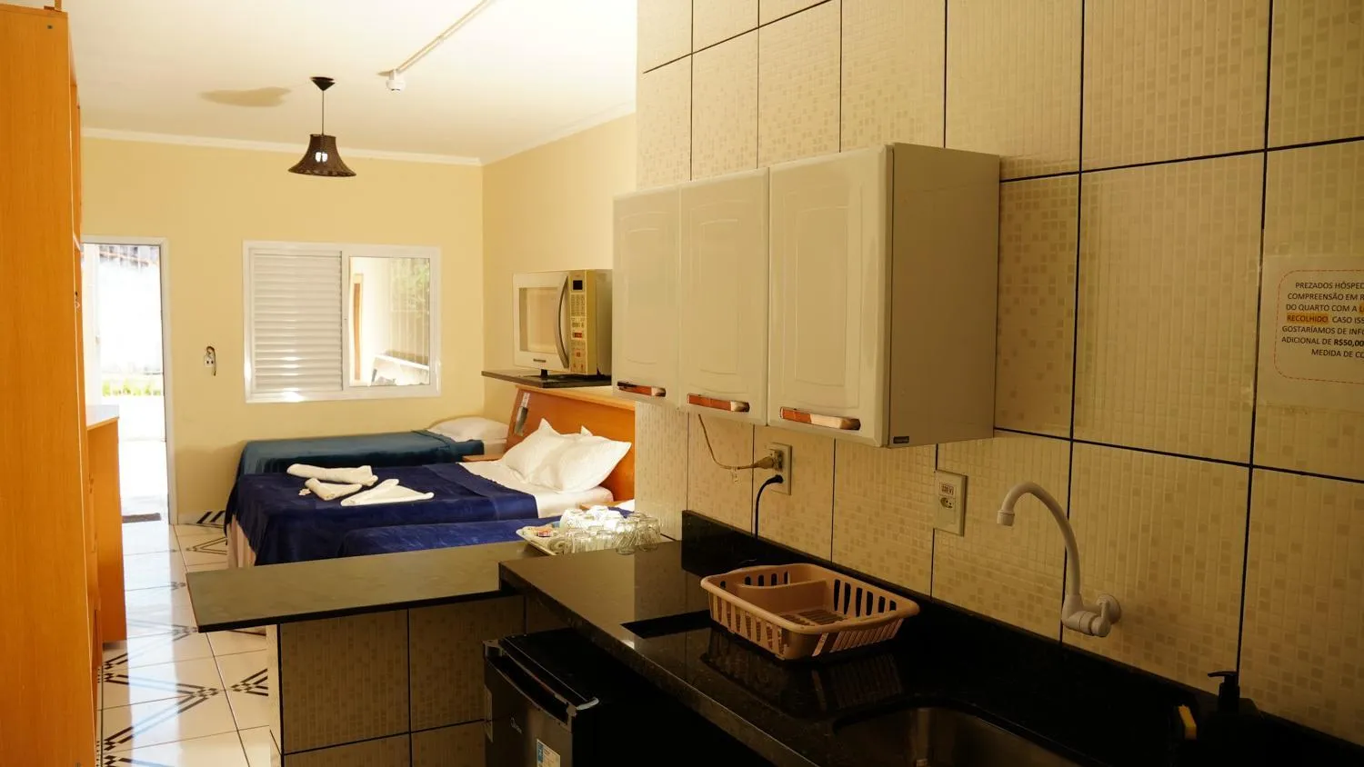 Kitchen or kitchenette, Bed in Pousada Caraguá