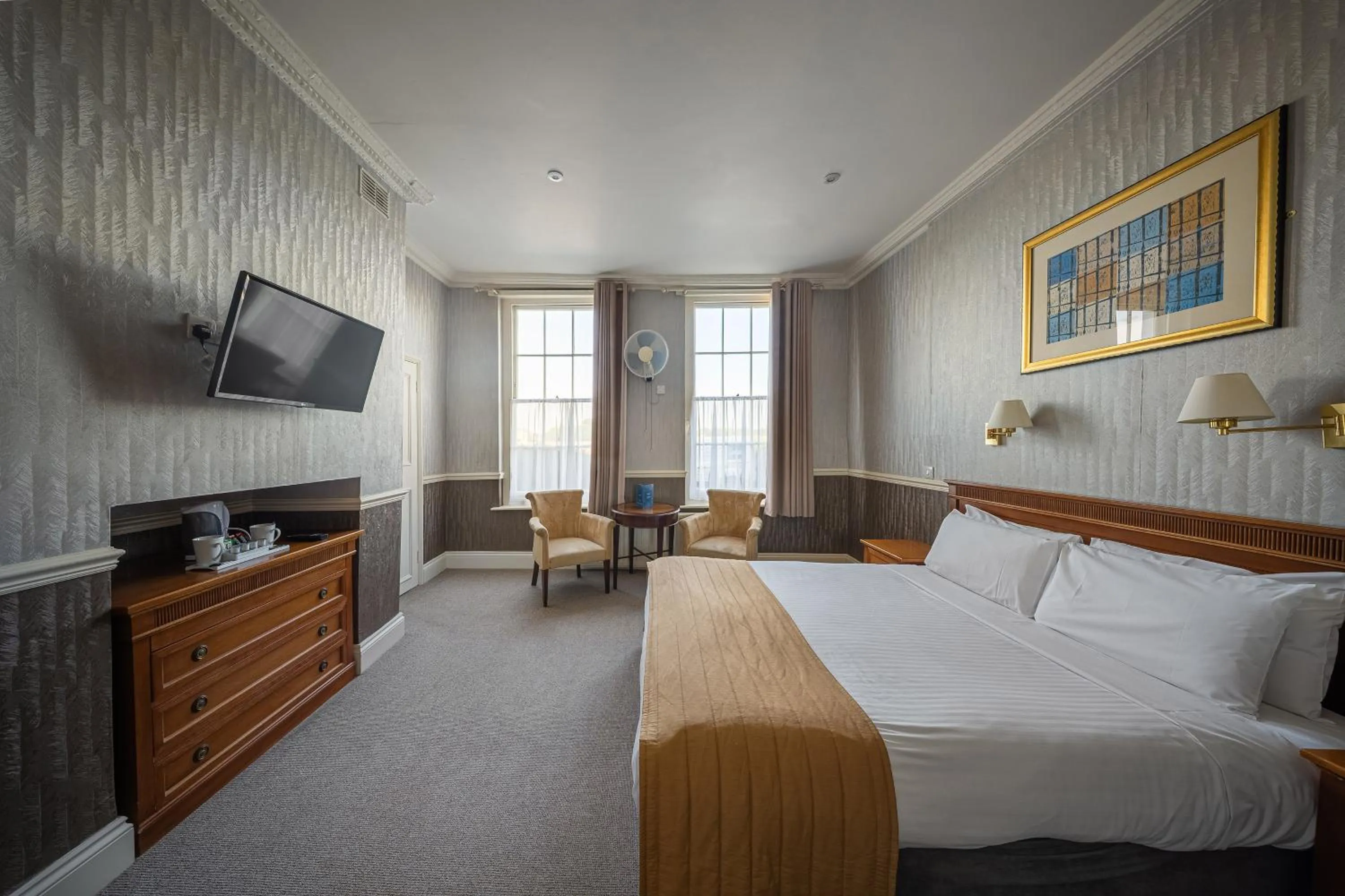 Bedroom, Bed in The Clarendon Hotel