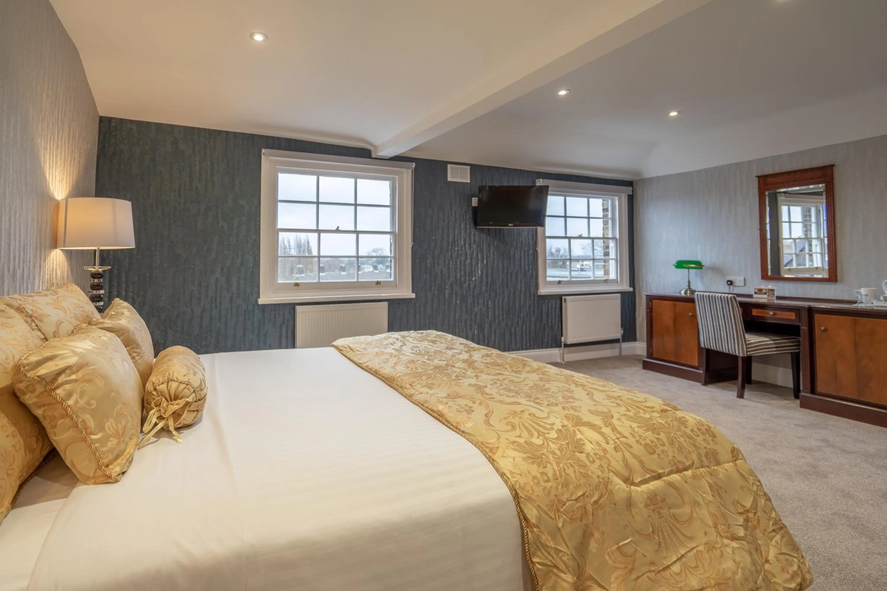 Bedroom, Bed in The Clarendon Hotel