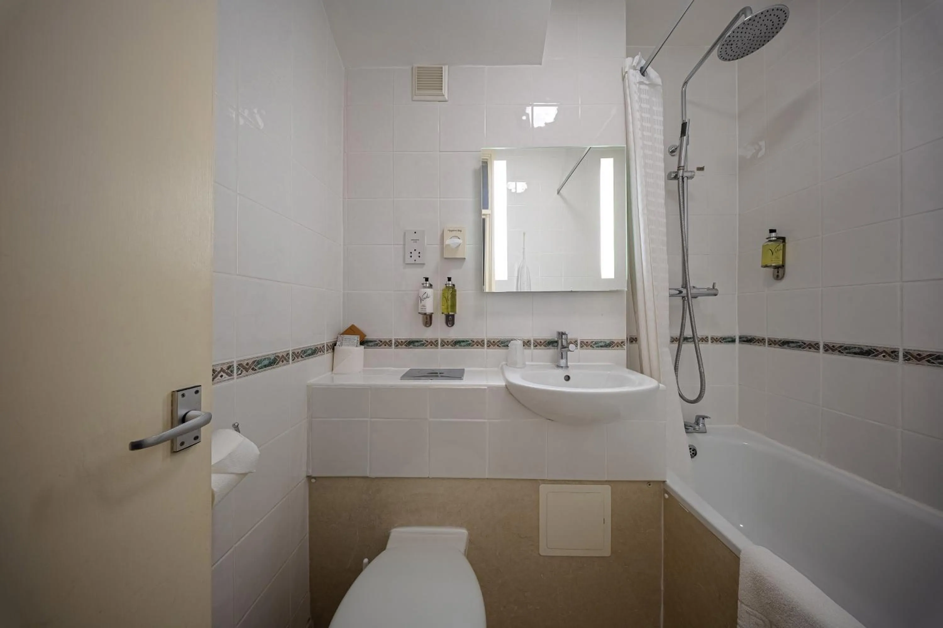 Shower in The Clarendon Hotel