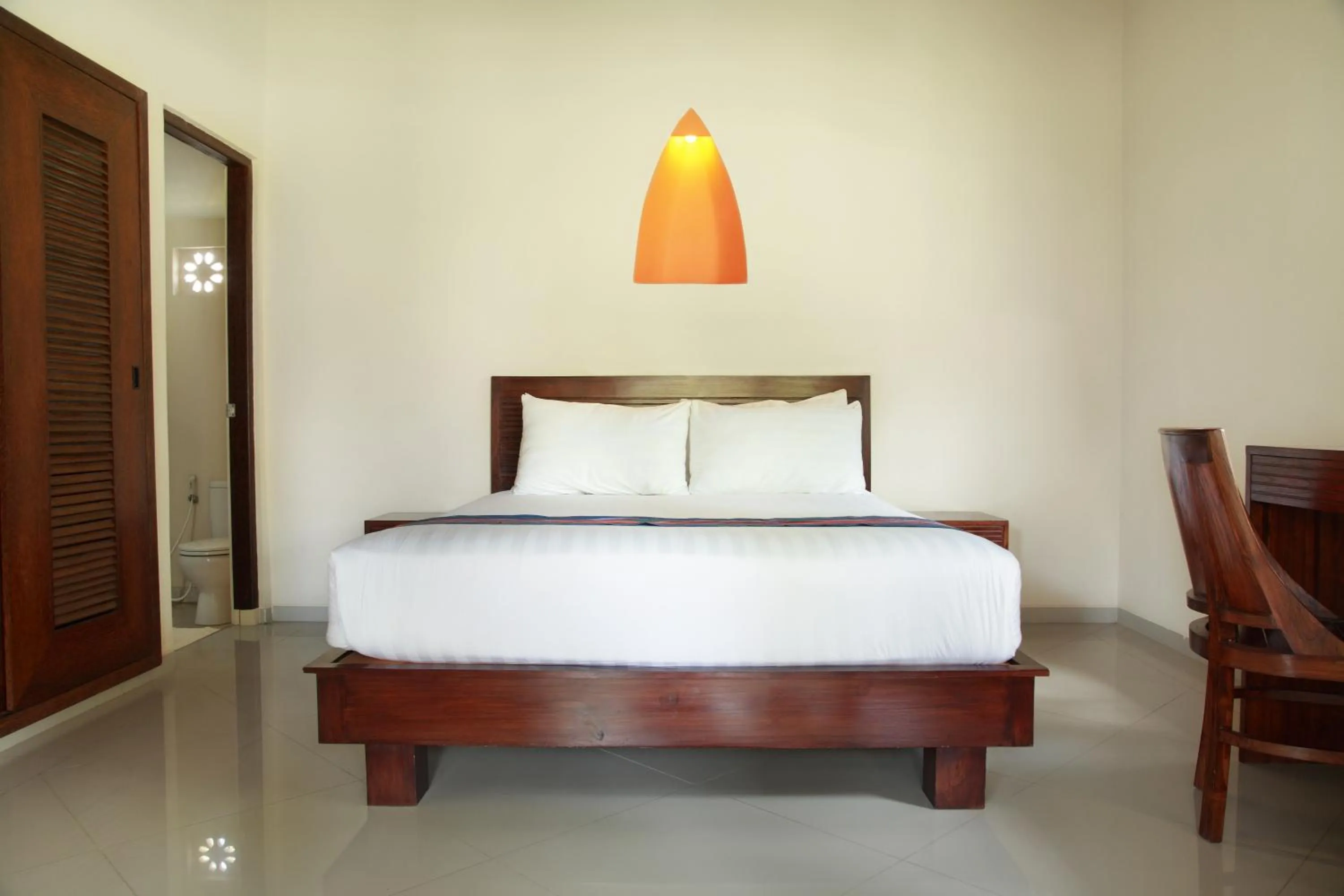 Photo of the whole room, Bed in Puri Rinjani Bungalows