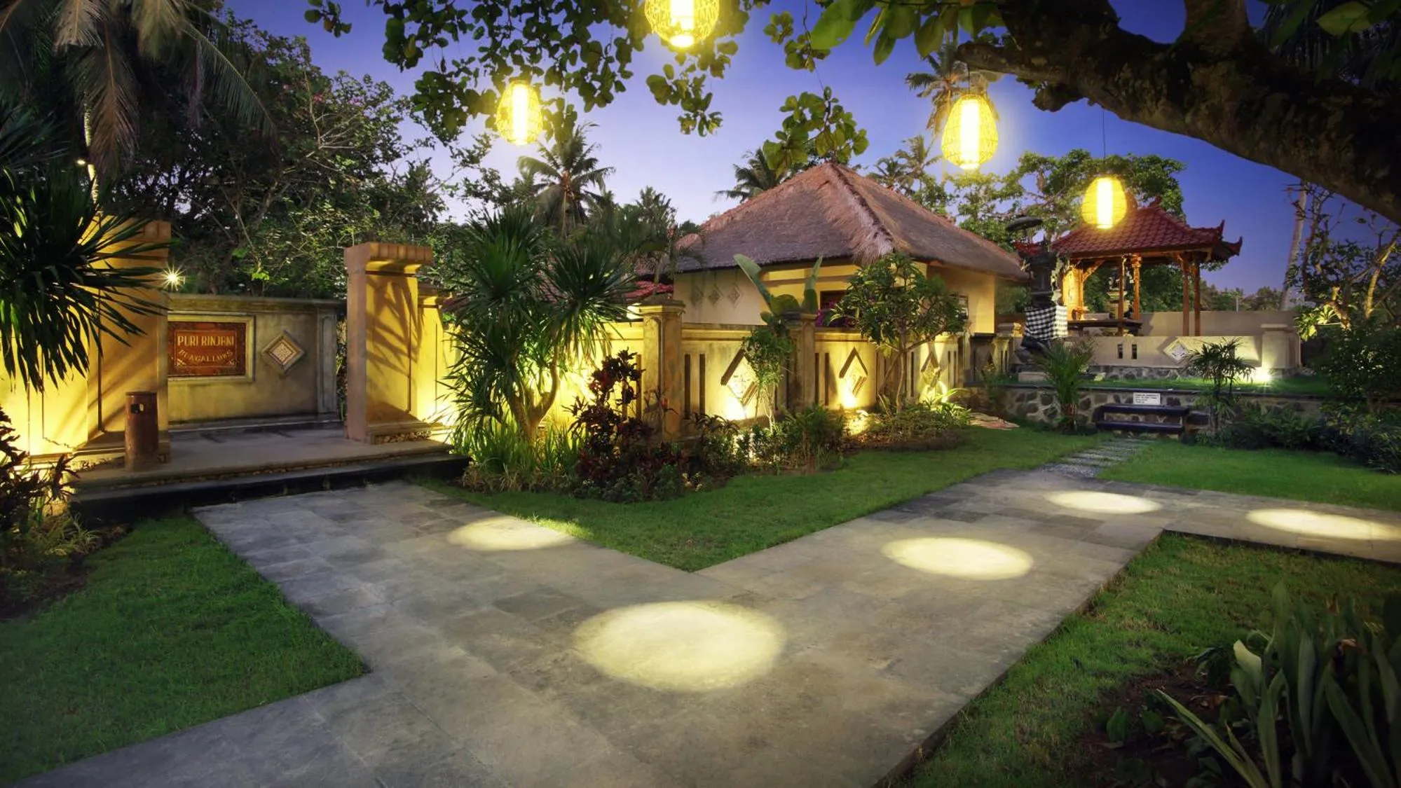 Facade/entrance in Puri Rinjani Bungalows