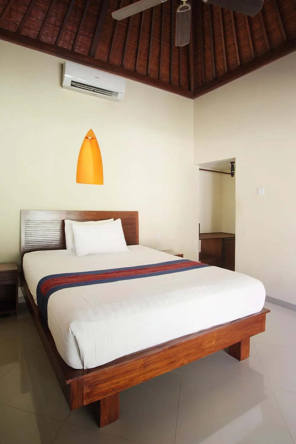 Bed in Puri Rinjani Bungalows