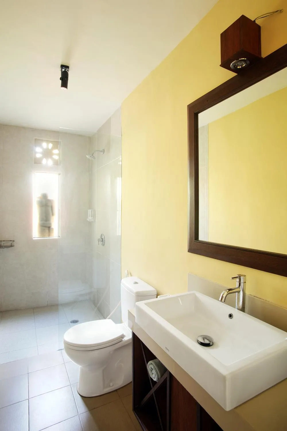 Shower in Puri Rinjani Bungalows