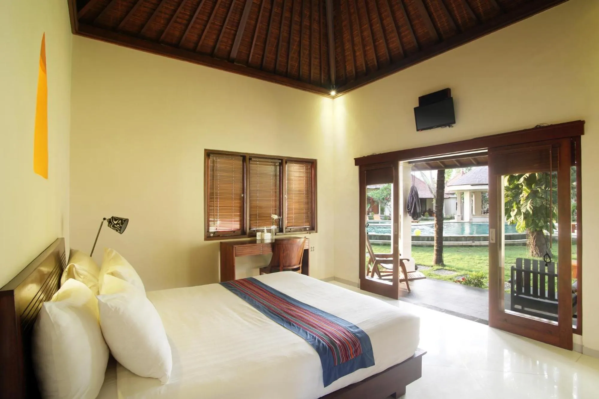 Day, Bed in Puri Rinjani Bungalows