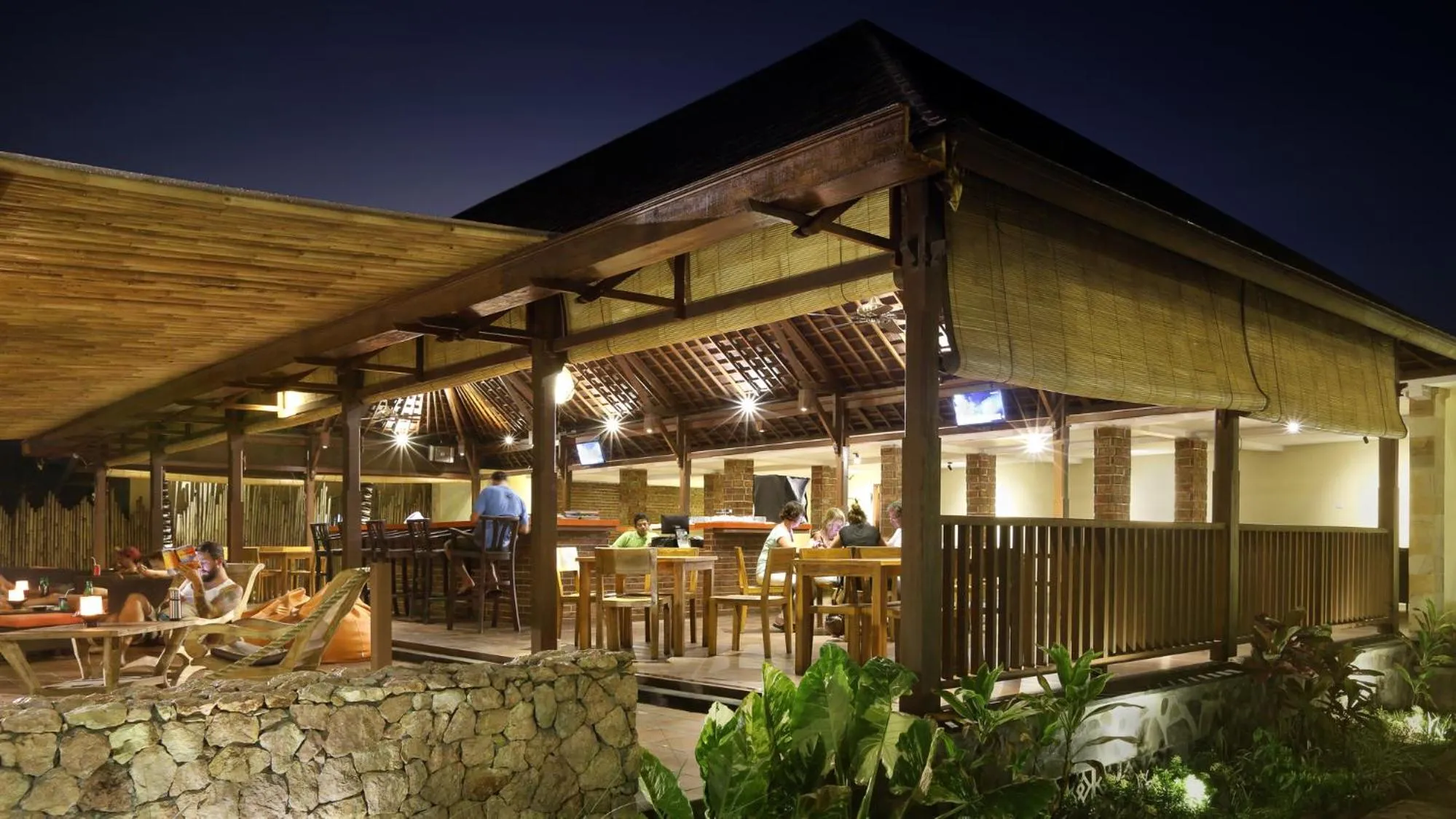 Restaurant/places to eat in Puri Rinjani Bungalows